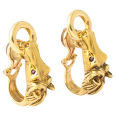 Boucles d'oreilles tête de cheval en or jaune 18K avec rubis