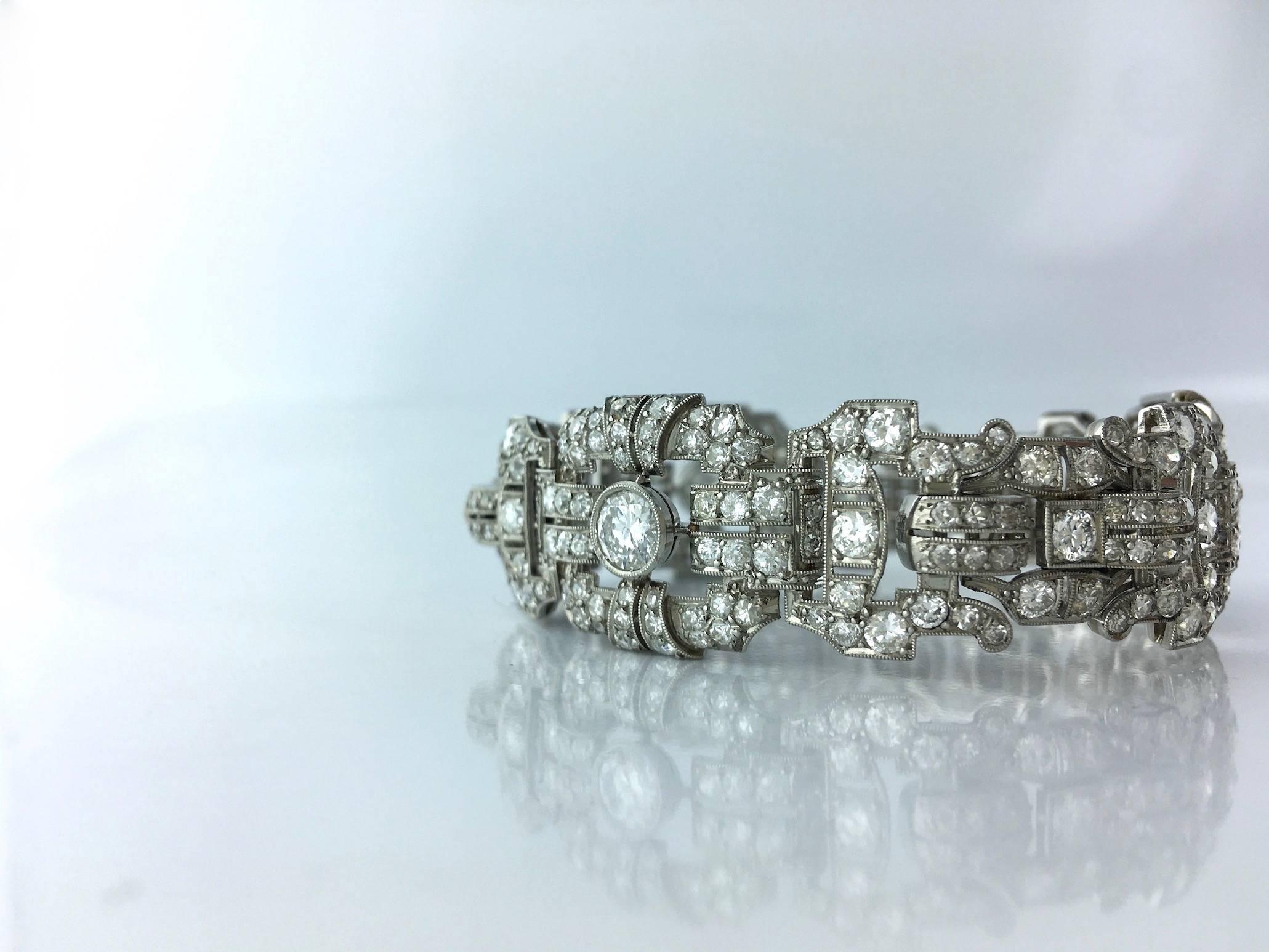 Art Deco! Art Deco! Art Deco! Stunning design and perfect size. This bracelet is especially well realized. All platinum and Old-mine cut Diamond. The three most important ones weight approximately 2.30 carats.
We estimate a total weight approx.