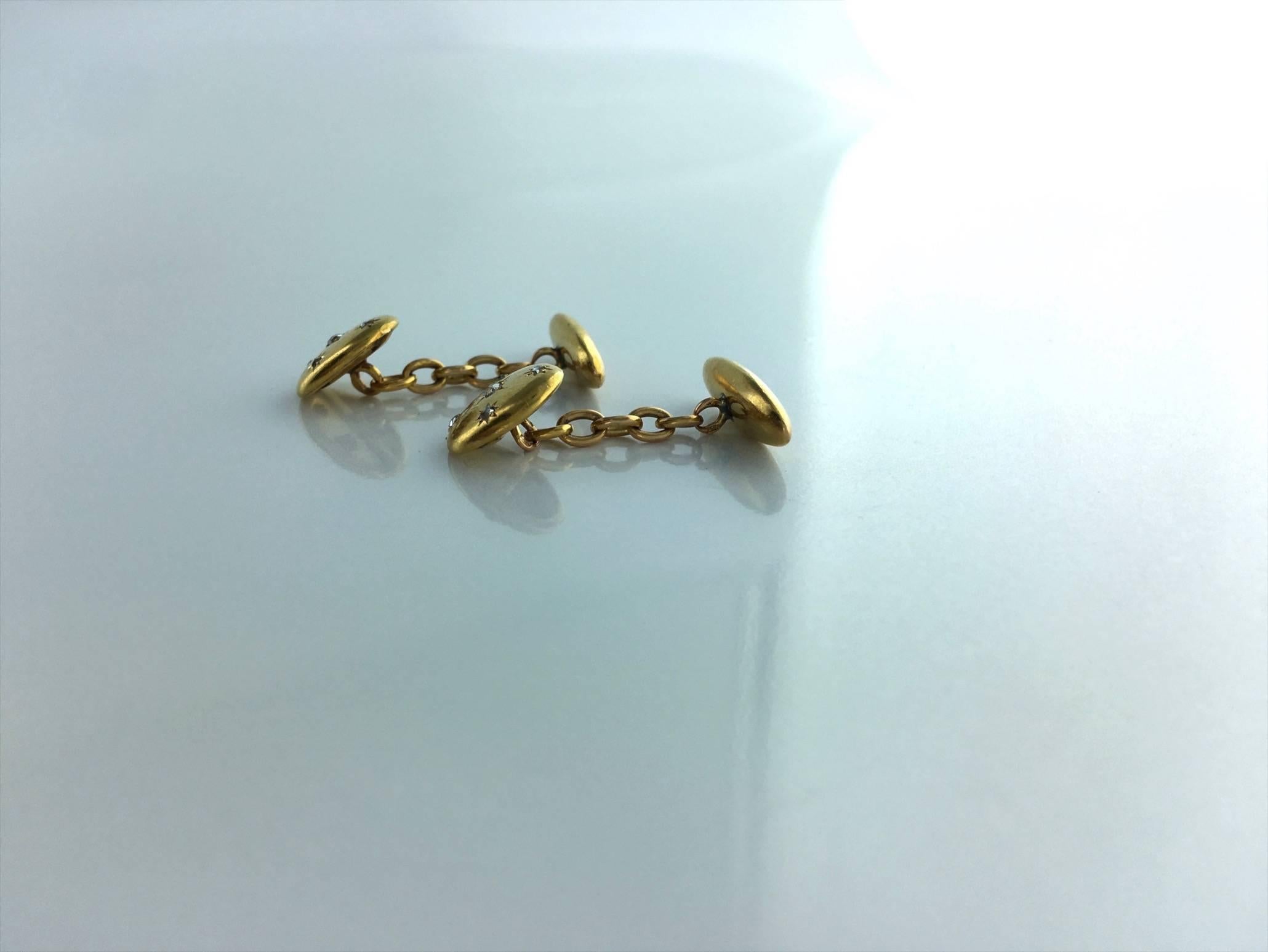 A pair of cufflinks in yellow gold 18k 750. Rose-cut Diamond 'Star-set'.
Circa 1900.

Gross weight: 7.43 grams.