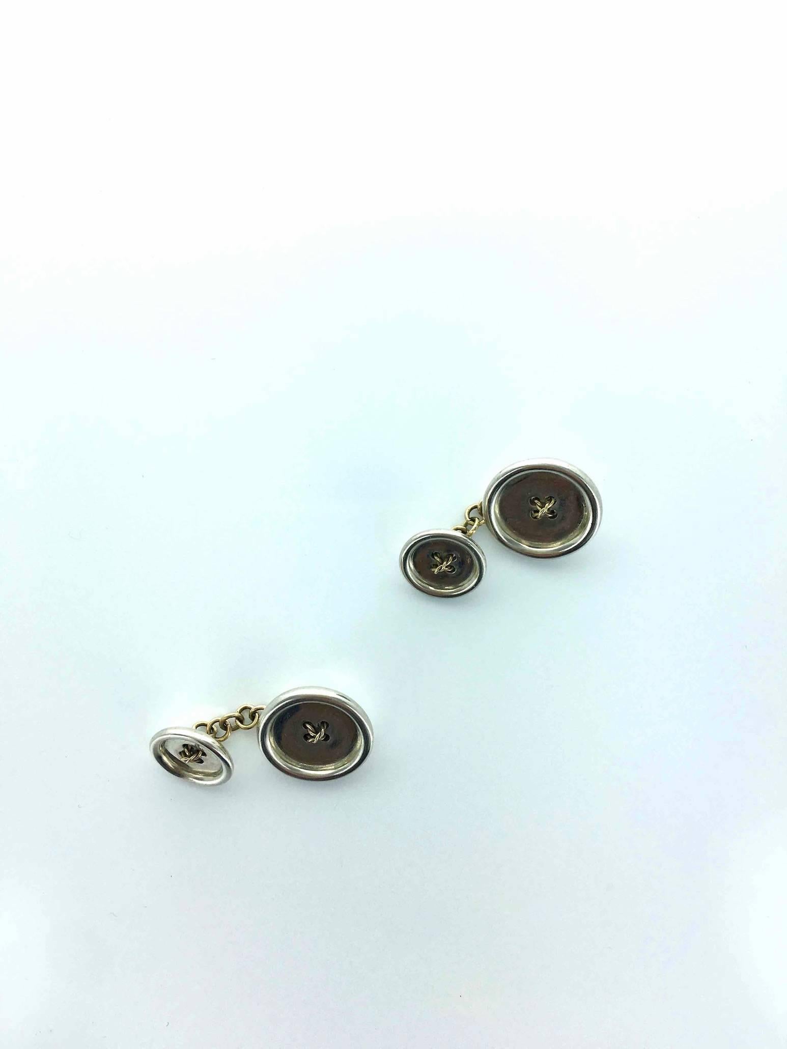 So simple and so Chic! Those cufflinks imitate perfectly classical shirt buttons.
The size and volume are ideal.

In silver and yellow gold 18k 750.
Signed Bulgari (each piece).
Diameter: Big button: 0.71 inch. (1.80 centimeters)
Small button: 0.51