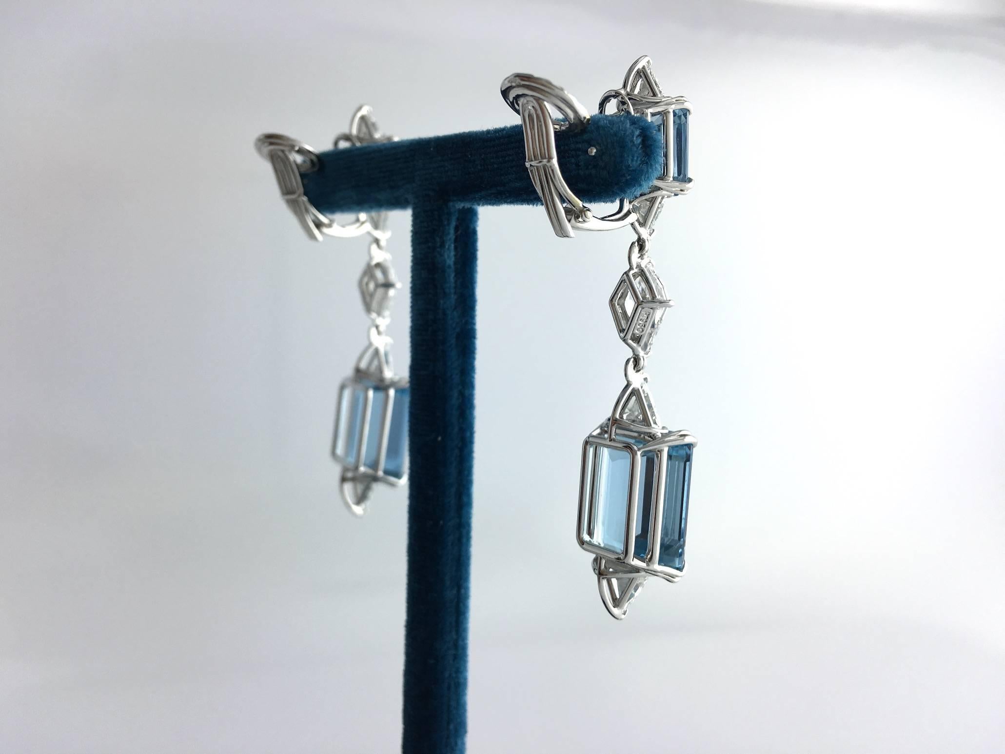 Stunning Pair of Ear pendants. This piece is all in platinum, composed by four Aquamarine and highlighted  by losange and triangle cut Diamonds of the best quality as usual for a Harry Winston creation.

Aquamarine weight: 7.60 / 7.40 / 2.60 /