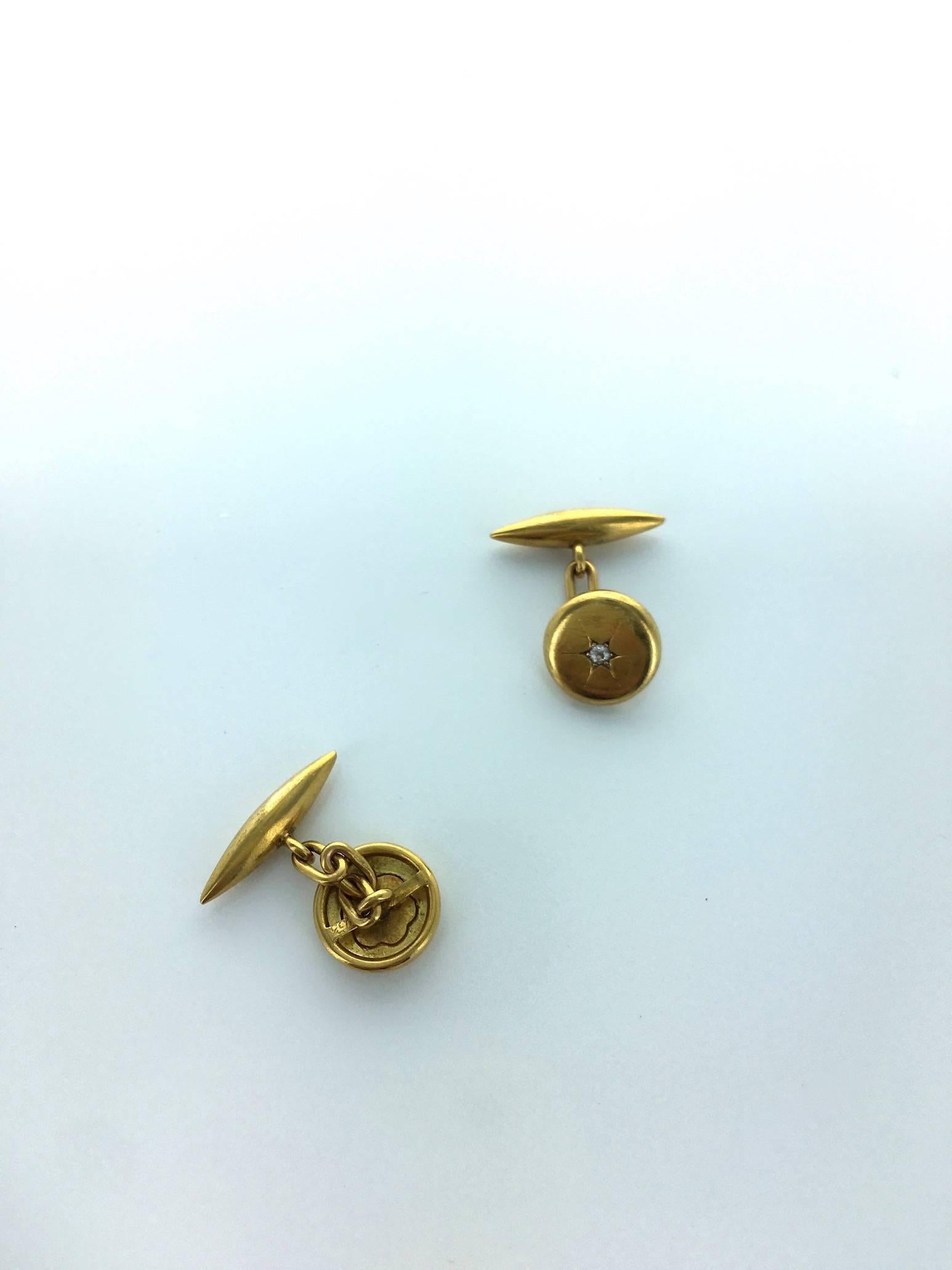 A pair of cufflinks in yellow gold 18k 750. Diamond 'Star-set'.
Circa 1900.

Gross weight: 5.39 grams.