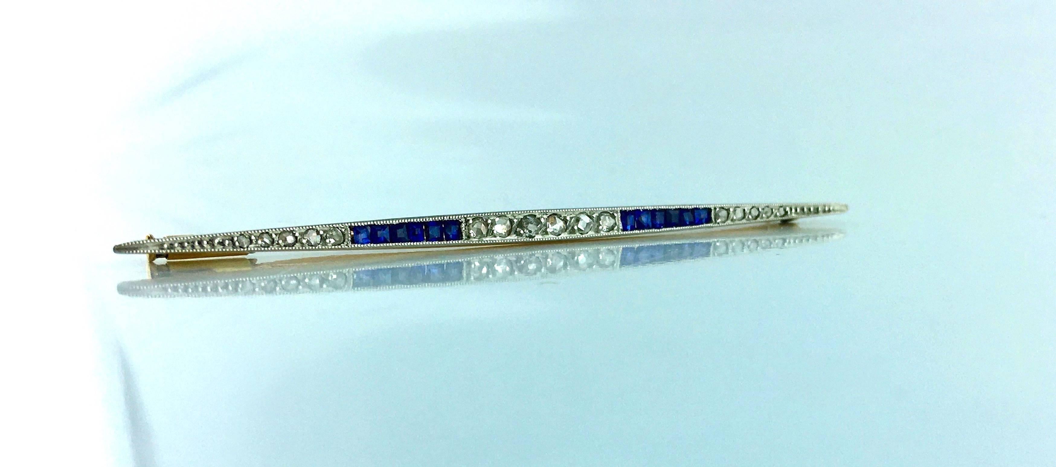 Art Deco Extremely Elegant barrette brooch set by Rose-cut diamond and calibrated sapphire mounted on platinum top and gold 18k 750.
Circa 1920
French marks.

Total length: 2.76 inches (7.00 centimeters)
