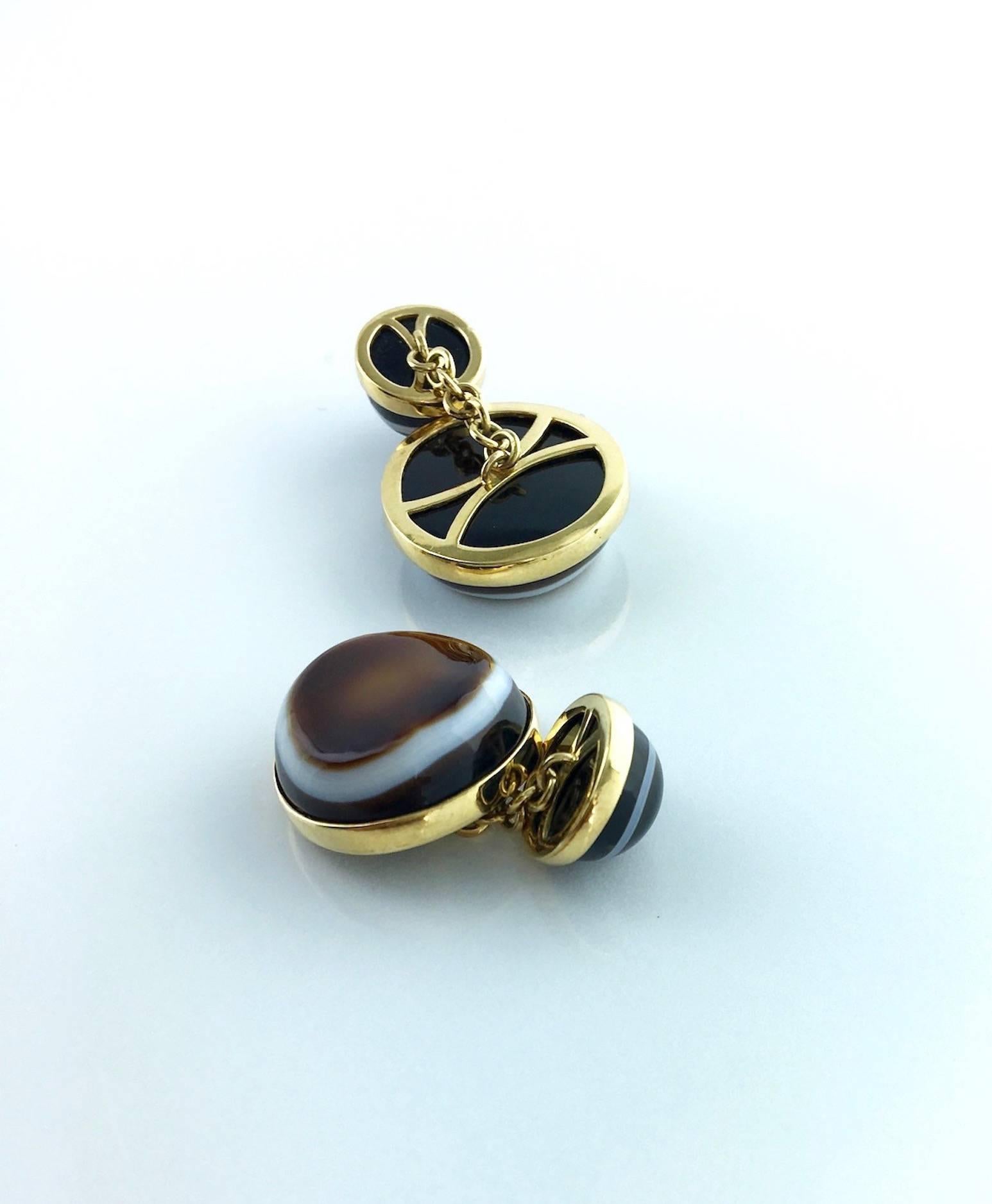 Contemporary Brown and White Onyx and Gold Cufflinks In Excellent Condition In Geneva, CH