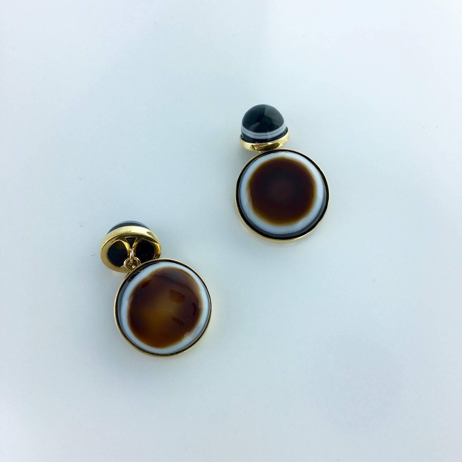Women's or Men's Contemporary Brown and White Onyx and Gold Cufflinks
