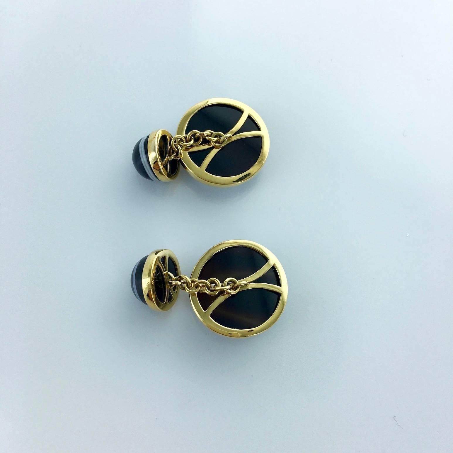 Contemporary Brown and White Onyx and Gold Cufflinks 1