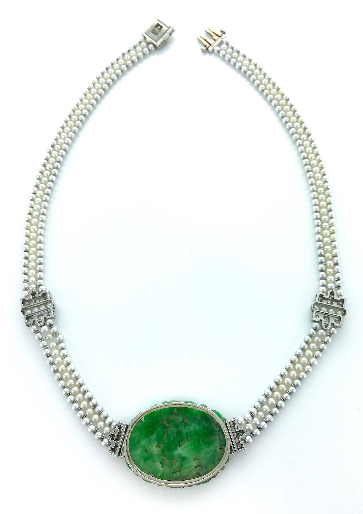 Art Deco Platinum and Natural Pearl Necklace with Diamond centered by an engraved Jade Nephrite.
Circa 1920.
Original fitted box.

Gross weight: 23.54 grams.