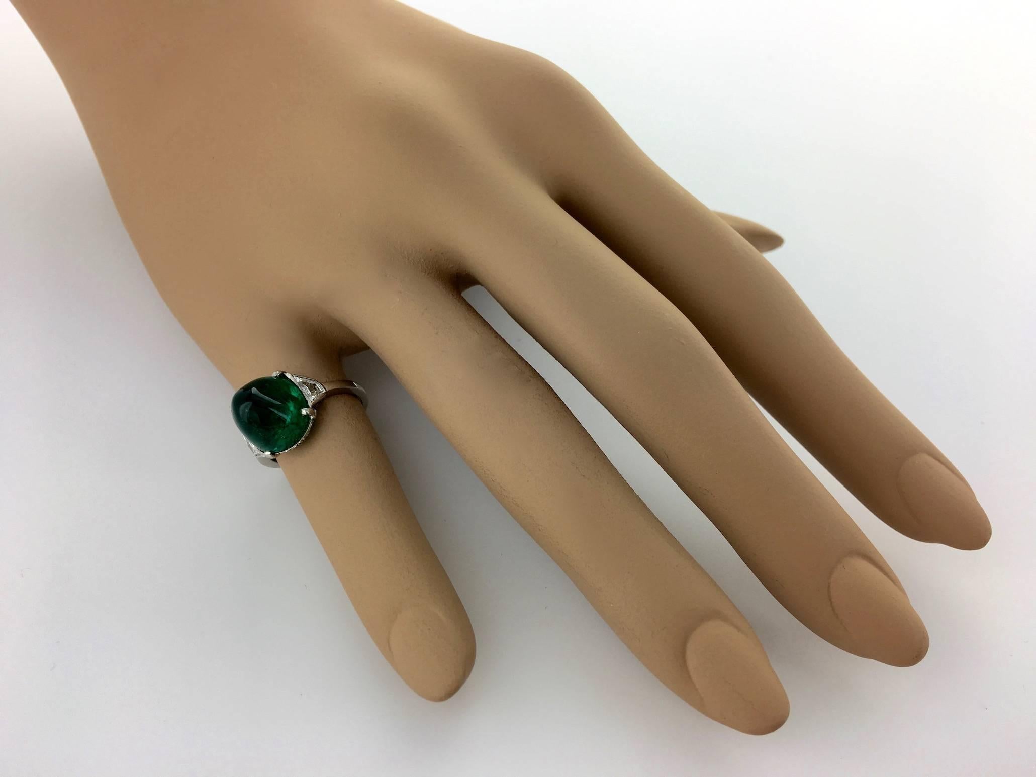 This Cabochon Sugarloaf Colombian Emerald has one of the most beautiful Green. Typically an Old mine color. Minor clarity enhancement.
(Gubelin Swiss Laboratory Report).
The mounting in Diamond and Platinum is Art Deco very Elegant and Simple in