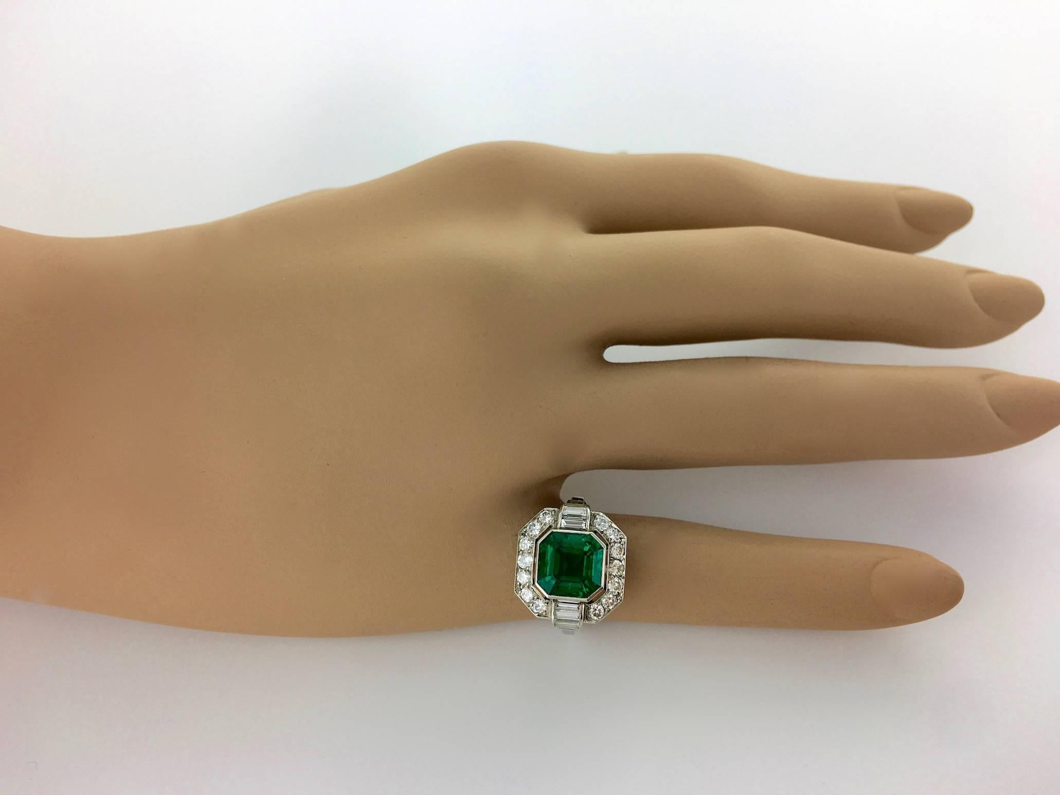 Women's or Men's Art Deco Colombian Emerald Diamond Platinum Ring