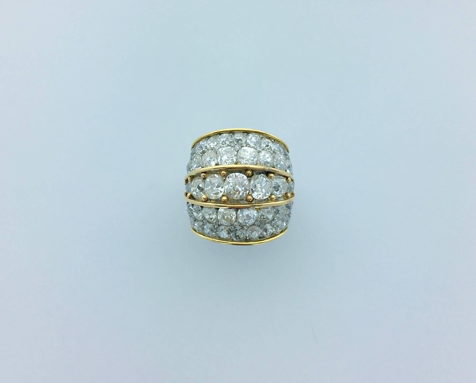 Massive, Impressive and Stunning! This Chevalière is dazzling.
All pave by Old-mine cut Diamond (approximately 9.00 carats) mounted on Platinum and Yellow Gold 18k 750.
Circa 1955.
French mark.

Gross weight: 25.36 grams.

