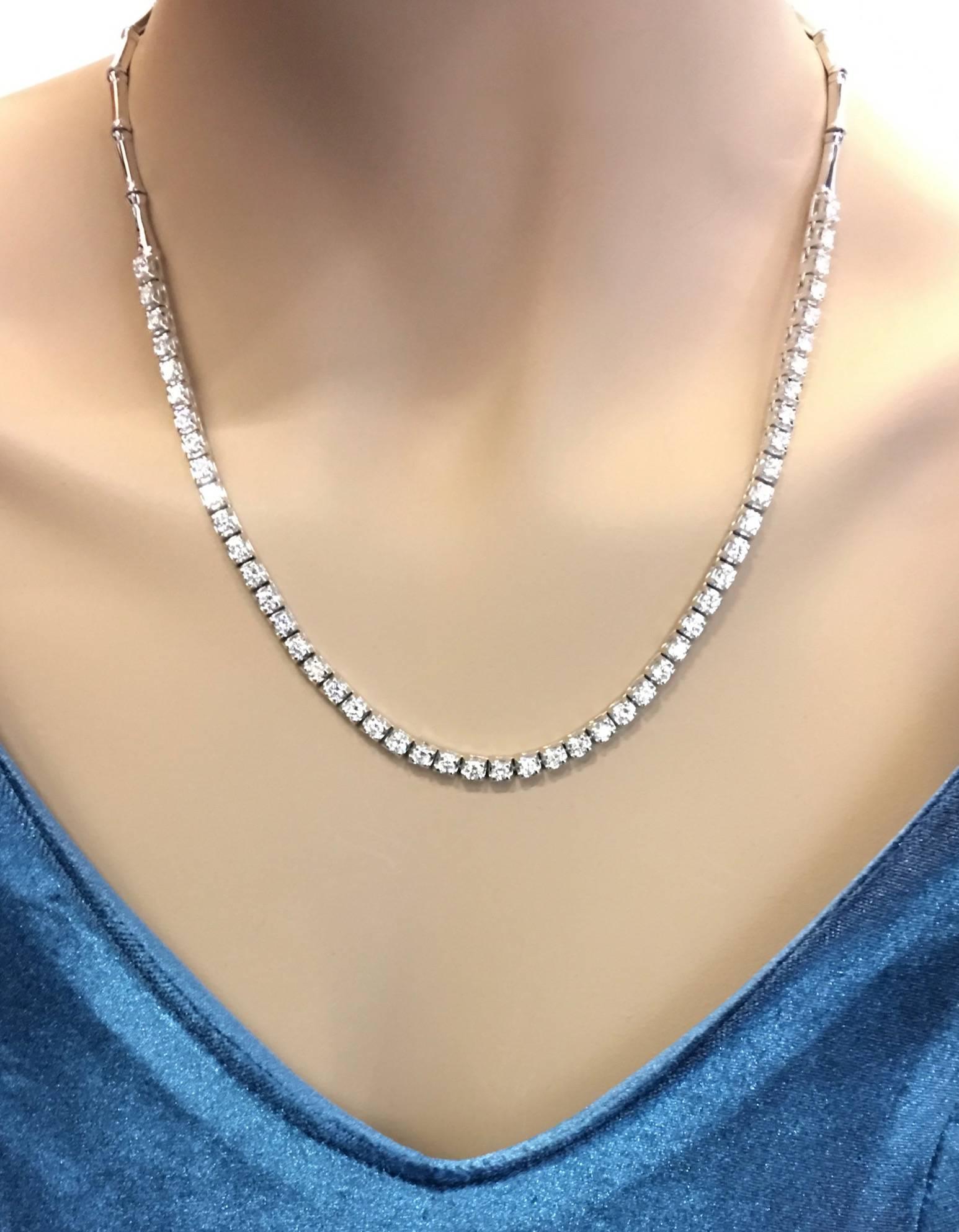 Diamond Riviere Necklace composed by 50 diamonds (F color, Vvs1 clarity) on white gold 18k 750. The necklace is beautifully stylized.
Contemporary.
Total Diamond weight: 5.28 carats
Total length: 18.50 inches (47.00 centimeters)