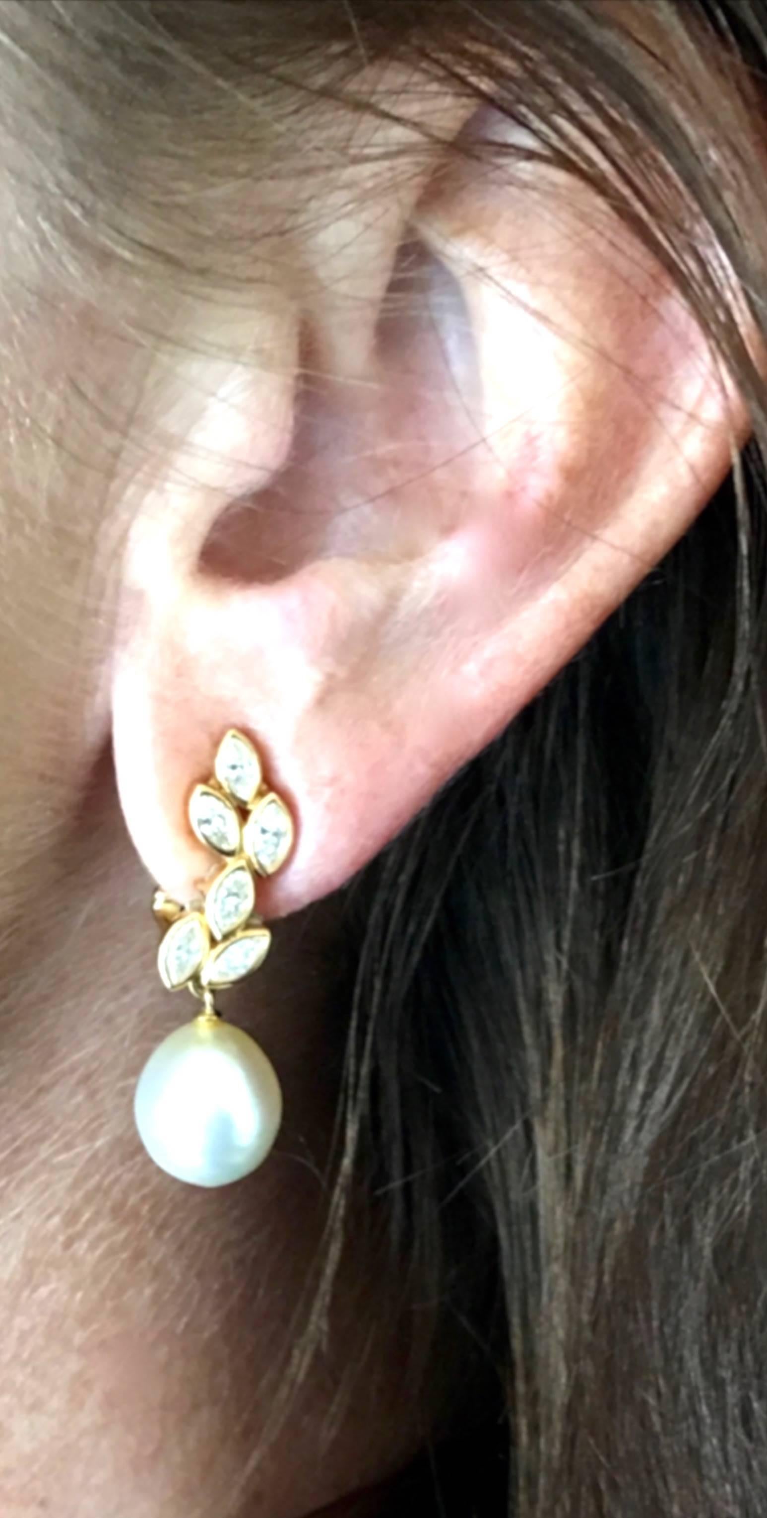 Diamond Pearl Gold Earrings In Excellent Condition In Geneva, CH