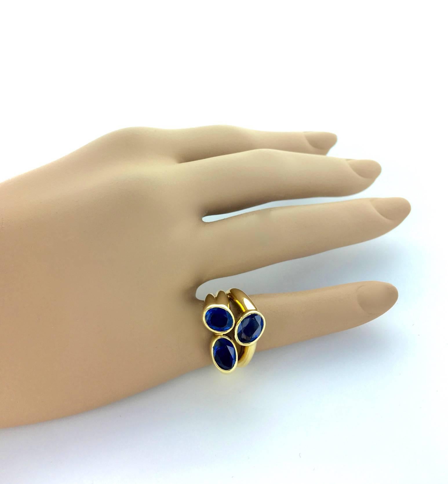 Sapphire and Yellow Gold Ring In Excellent Condition In Geneva, CH