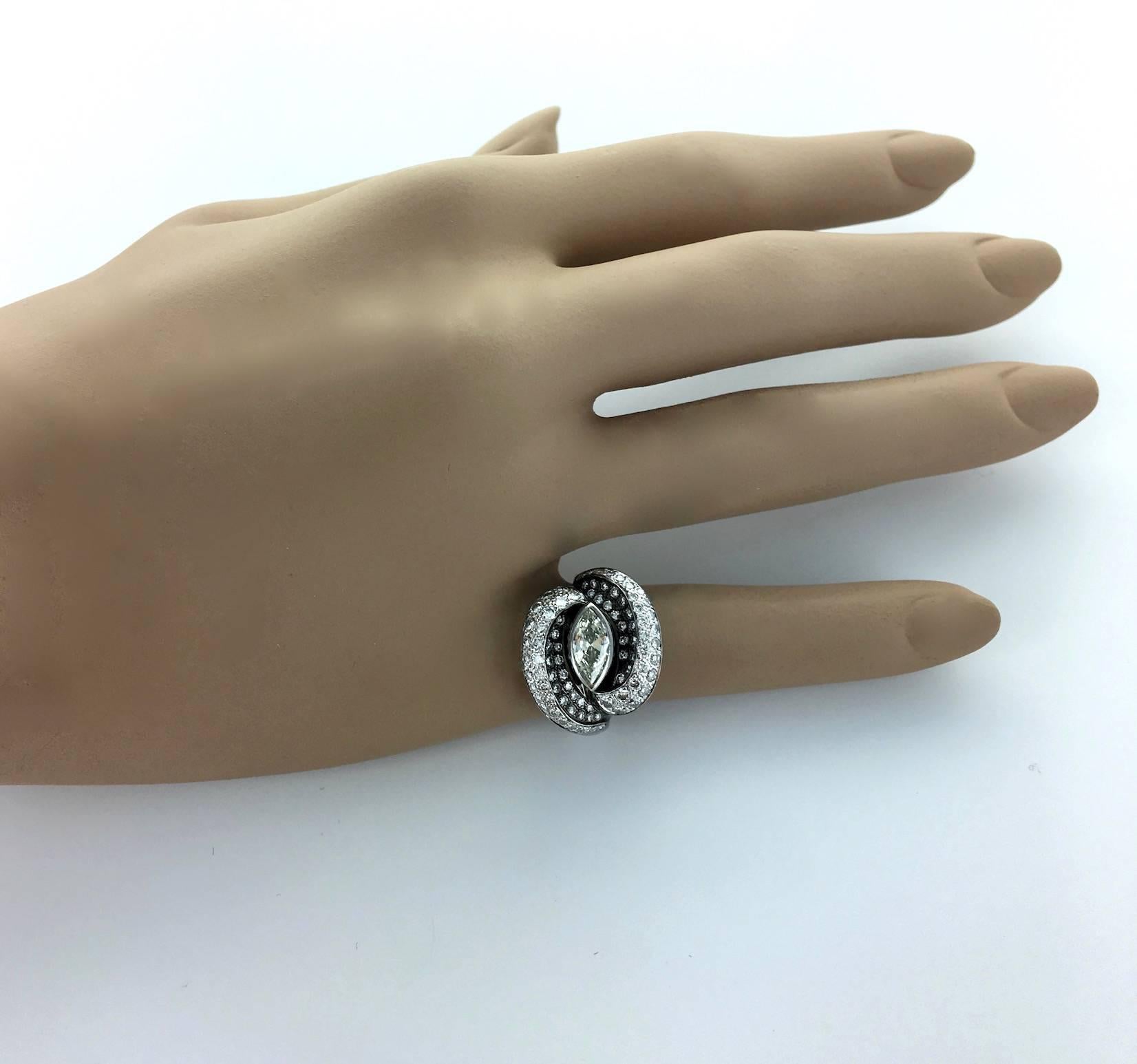 Marquise Diamond Black and White Diamond on White Gold Ring In Excellent Condition In Geneva, CH