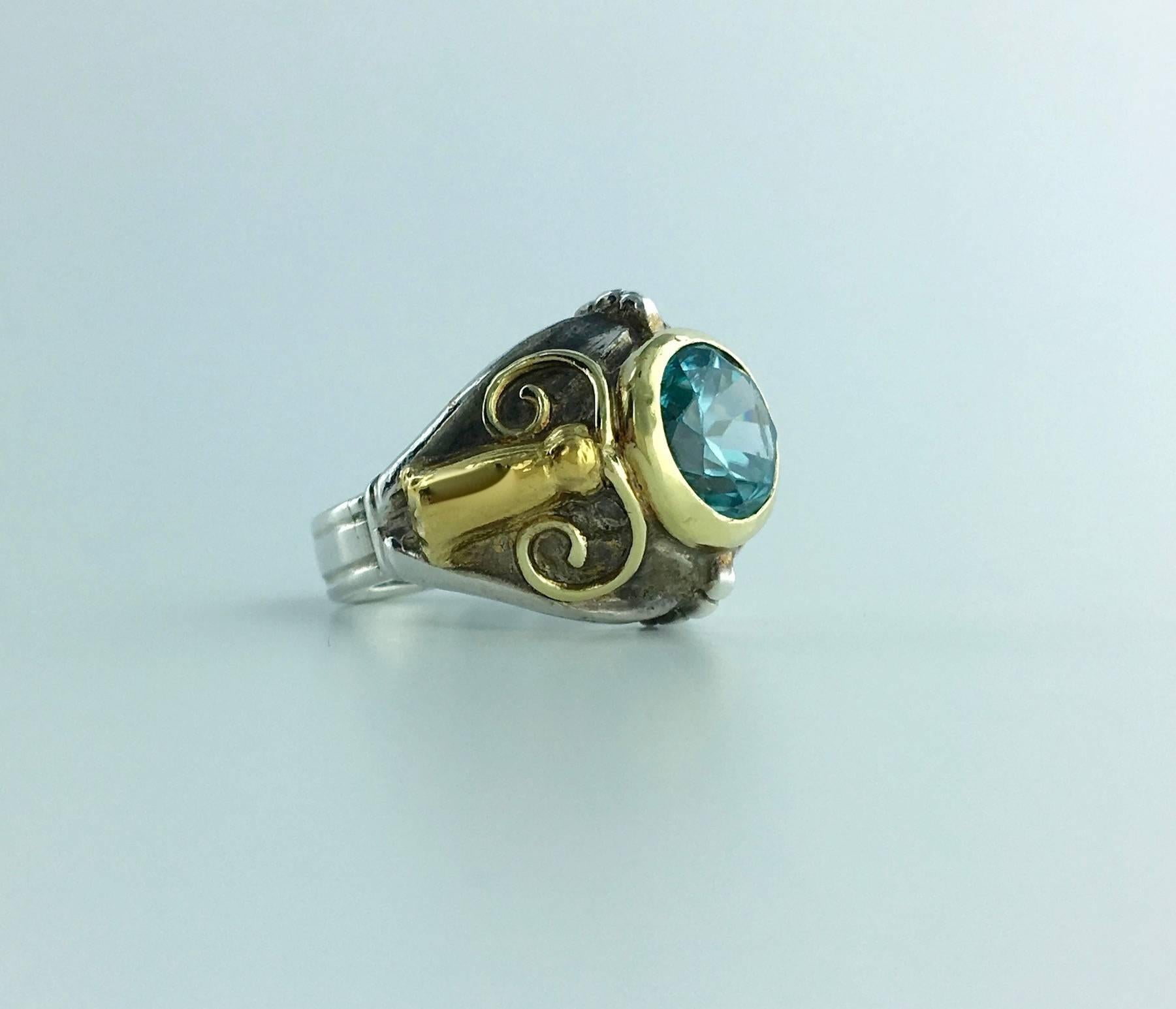 A charming piece, this Antique yellow gold and silver is eye catching.
The Blue zircon weights approximately 7.00 carat.

Gross weight: 19.05 grams.