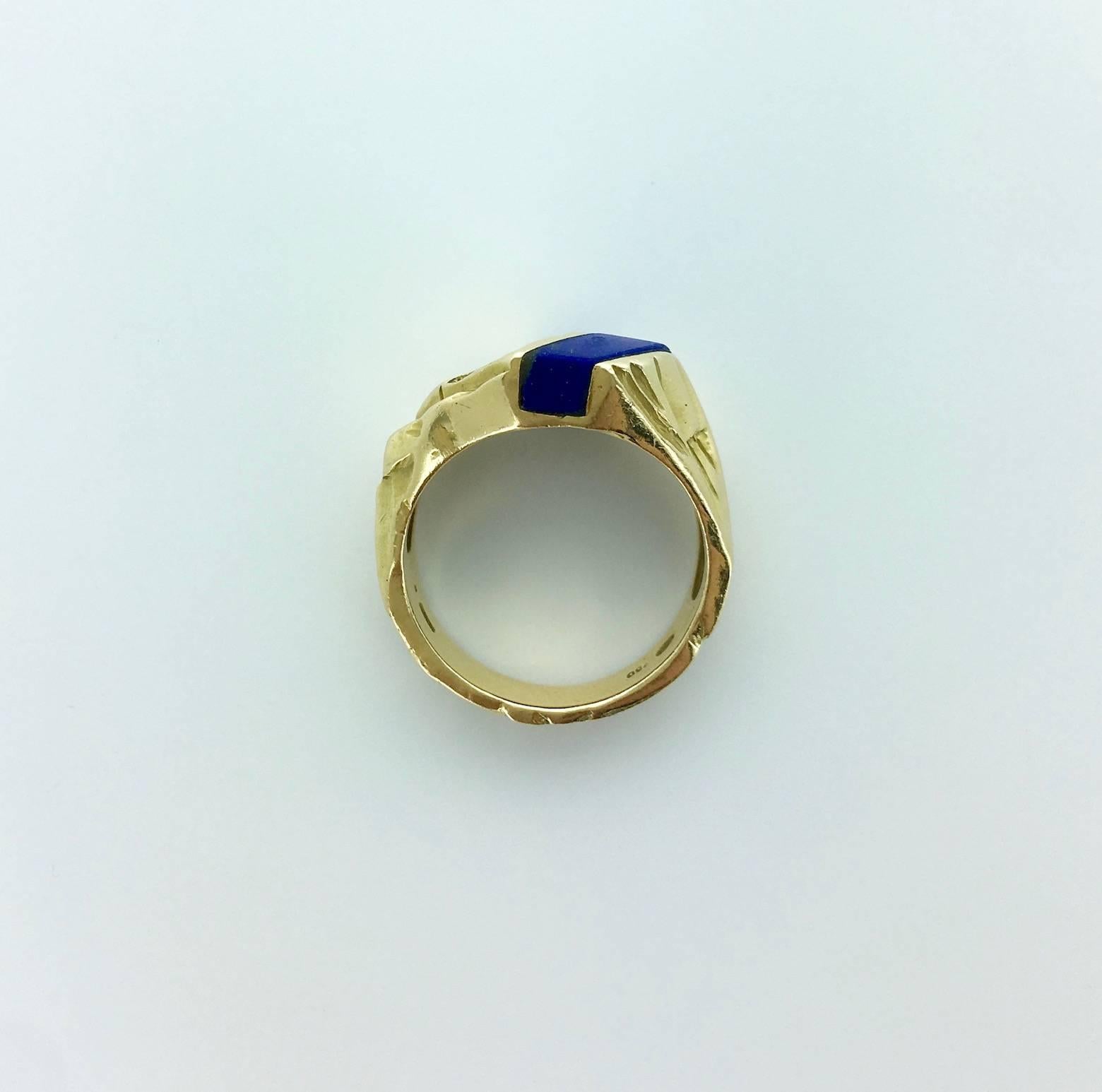 Modernist 1970s Gubelin Lapis Lazuli Yellow Gold Ring