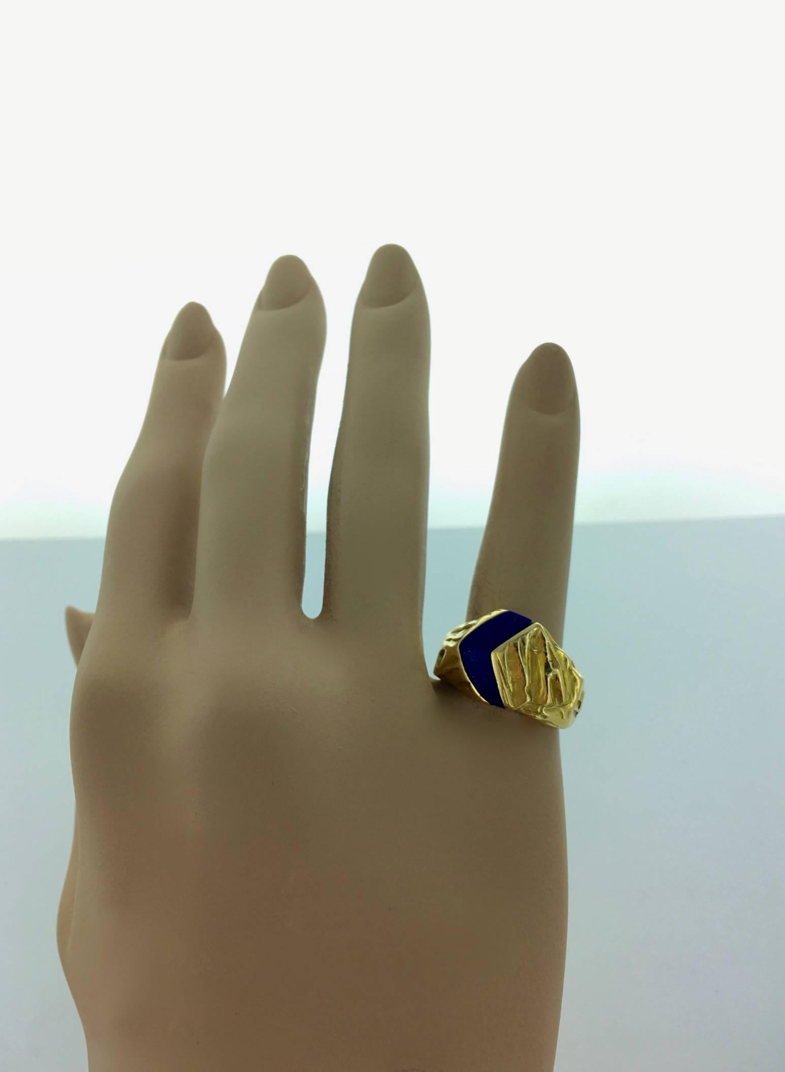 Women's or Men's 1970s Gubelin Lapis Lazuli Yellow Gold Ring