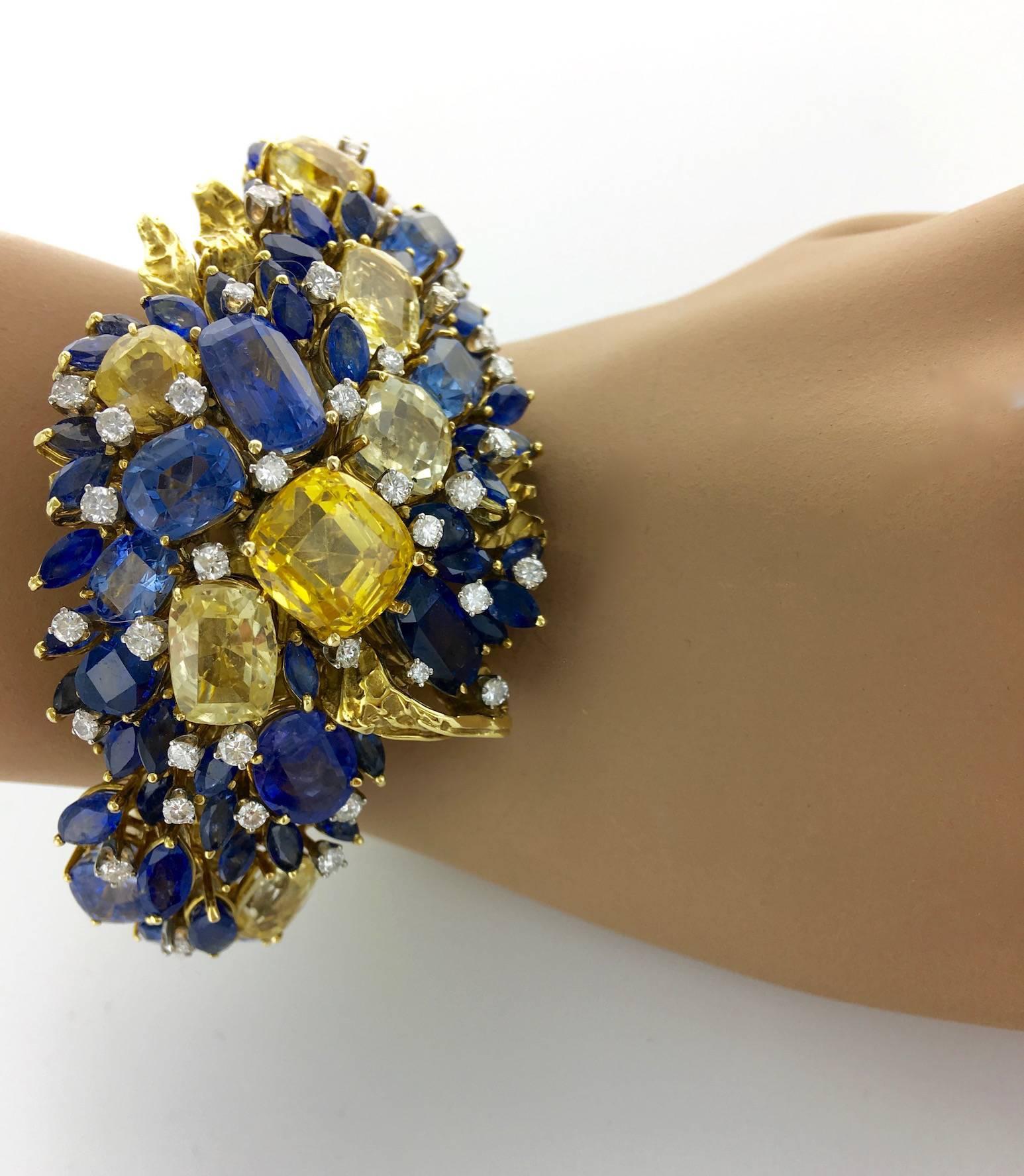 1950s Multicolored Sapphire and Diamond Bangle Bracelet In Excellent Condition In Geneva, CH