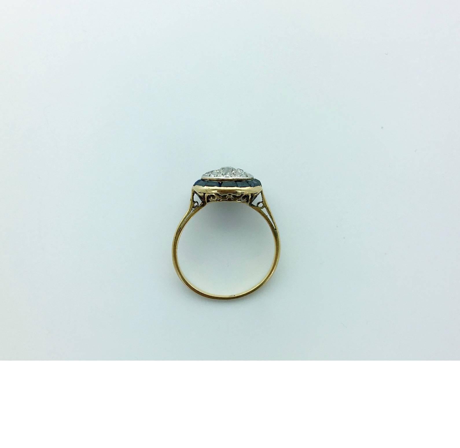 1930s Art Deco Diamond Sapphire Platinum Gold Ring In Excellent Condition In Geneva, CH