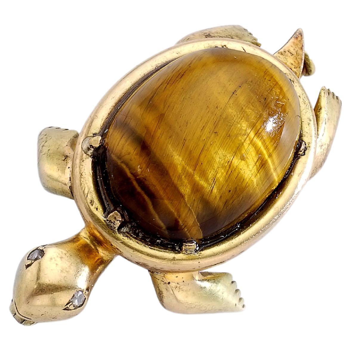 Broche de tortue française des années 1960 en or jaune 18 carats avec cabochon d'œil de tigre