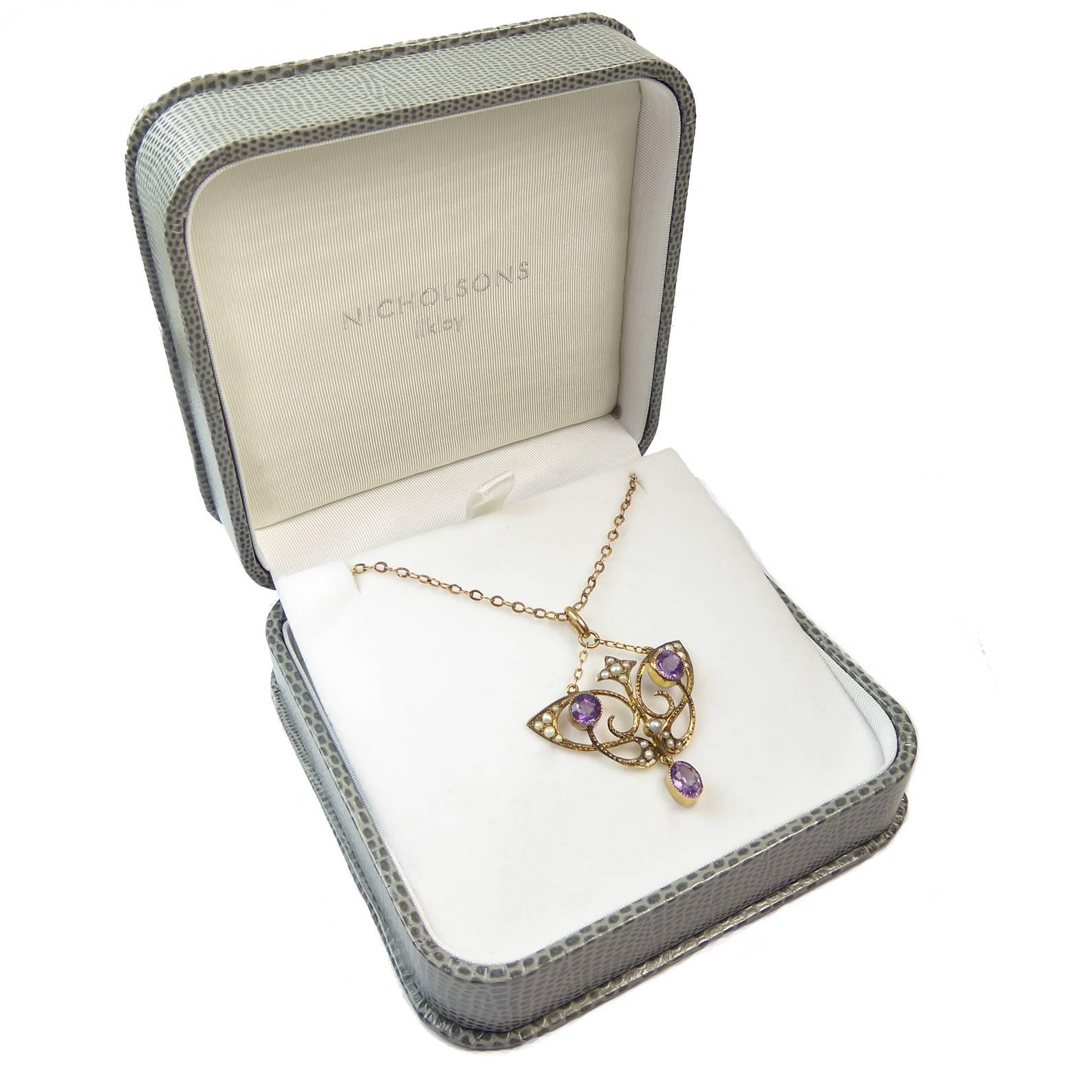 Antique Art Nouveau Pendant, Amethyst and Pearl, 9 Carat Chain In Excellent Condition In Yorkshire, West Yorkshire