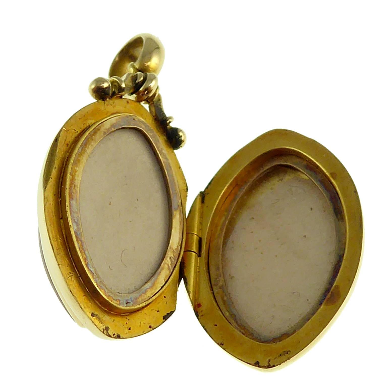 Victorian 18 Carat Gold and Carnelian Picture Locket In Excellent Condition In Yorkshire, West Yorkshire
