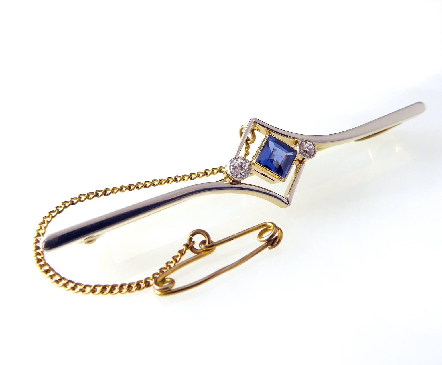 Art Deco Sapphire and Diamond Brooch, circa 1920s In Good Condition In Yorkshire, West Yorkshire