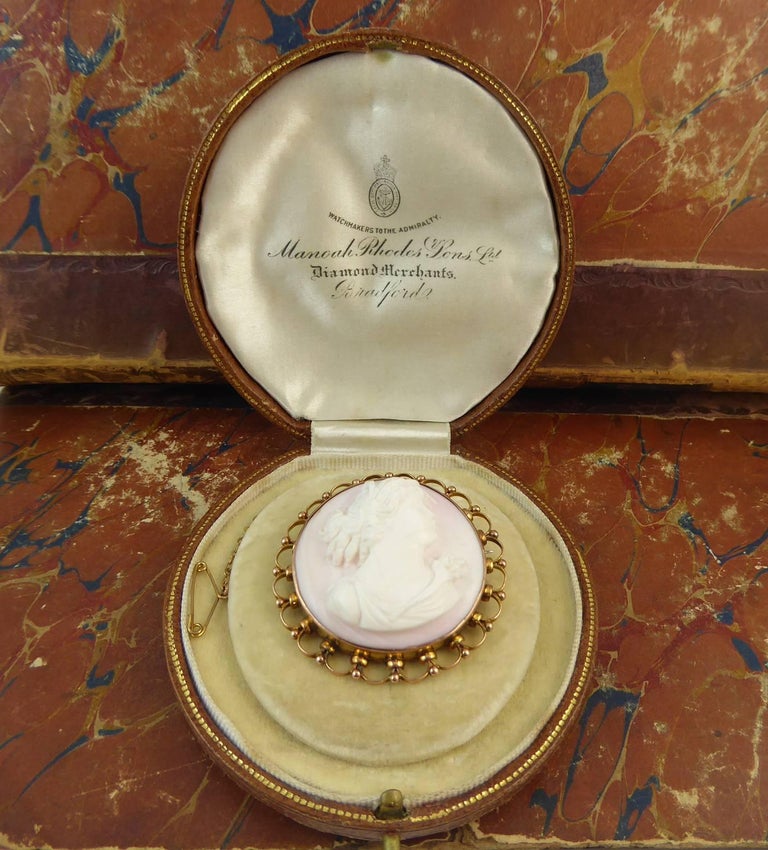 Women's Antique Victorian Cameo Brooch, Rose Gold Surround, circa 1890s For Sale