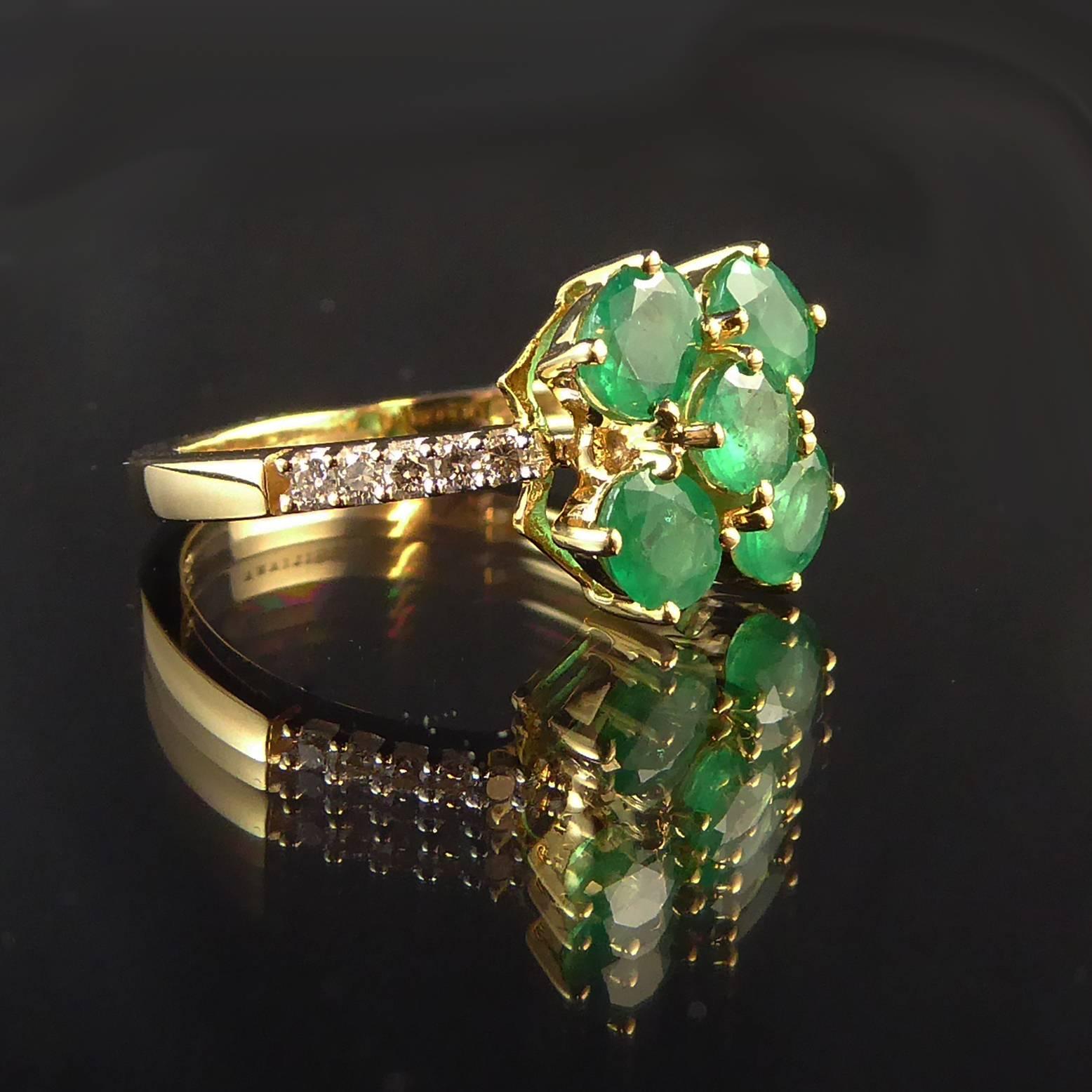 1980s Vintage Emerald Diamond Cluster Ring, 18 Carat Gold, Diamonds Shoulders 3