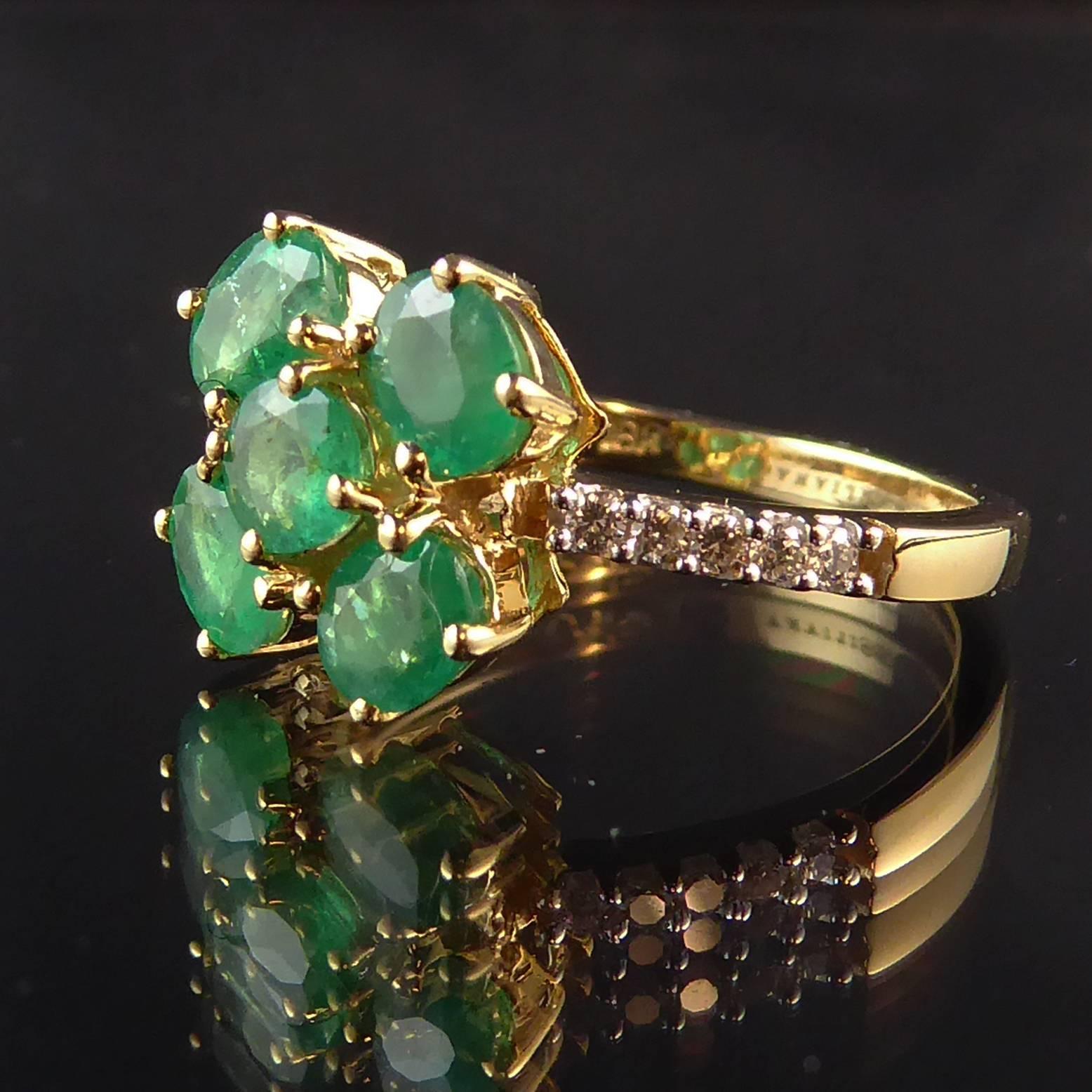 1980s Vintage Emerald Diamond Cluster Ring, 18 Carat Gold, Diamonds Shoulders 1