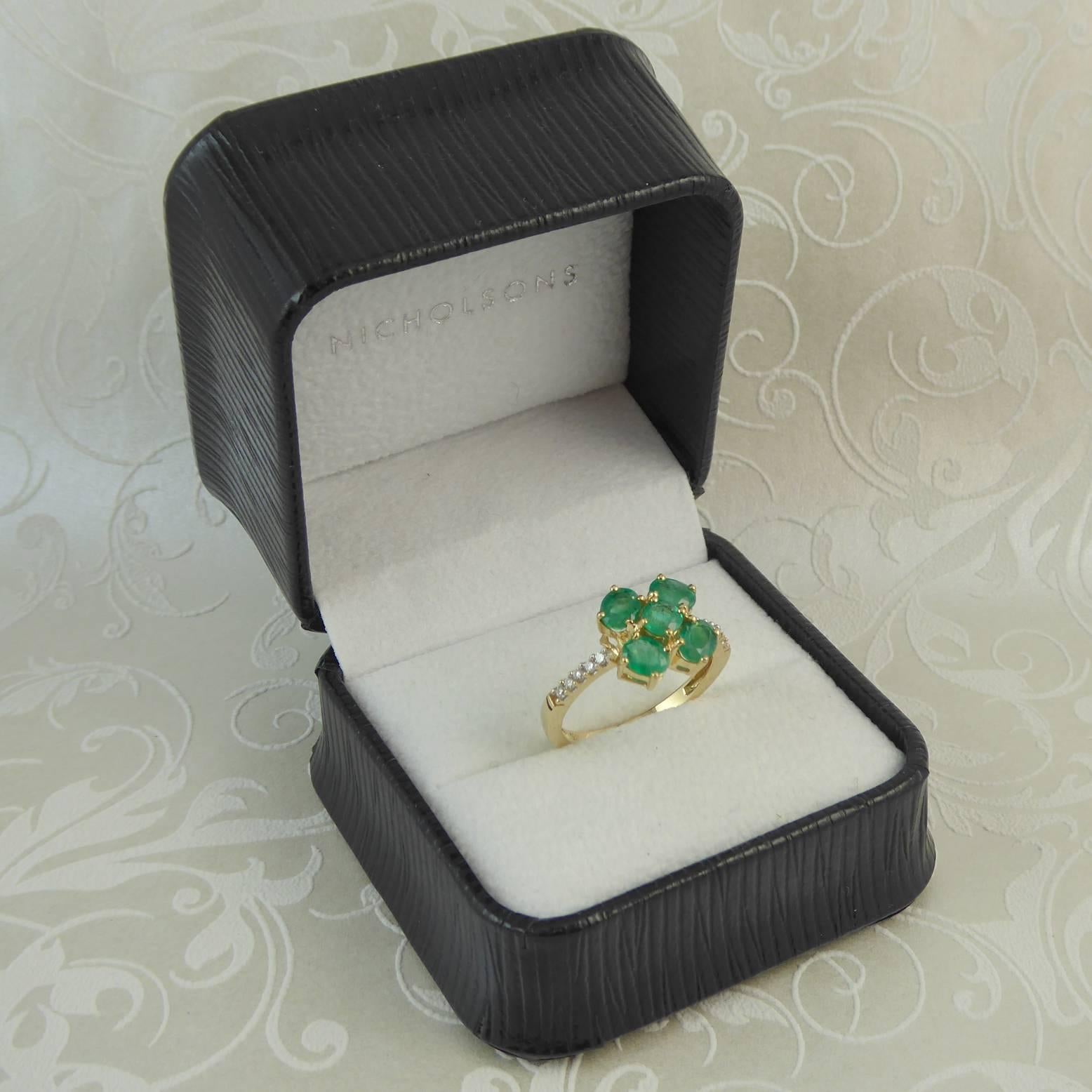 Women's or Men's 1980s Vintage Emerald Diamond Cluster Ring, 18 Carat Gold, Diamonds Shoulders