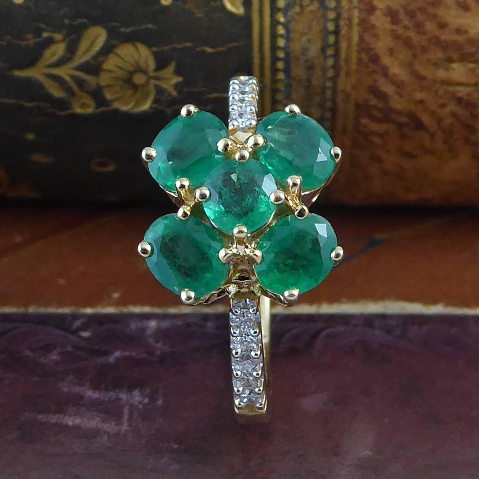 Modern 1980s Vintage Emerald Diamond Cluster Ring, 18 Carat Gold, Diamonds Shoulders