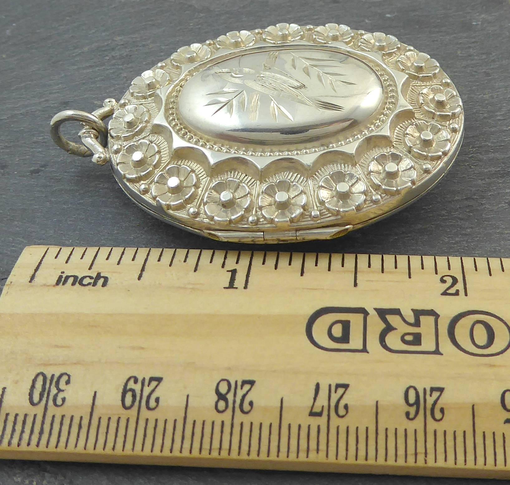 Victorian Silver Locket Hallmarked Birmingham, 1884 4