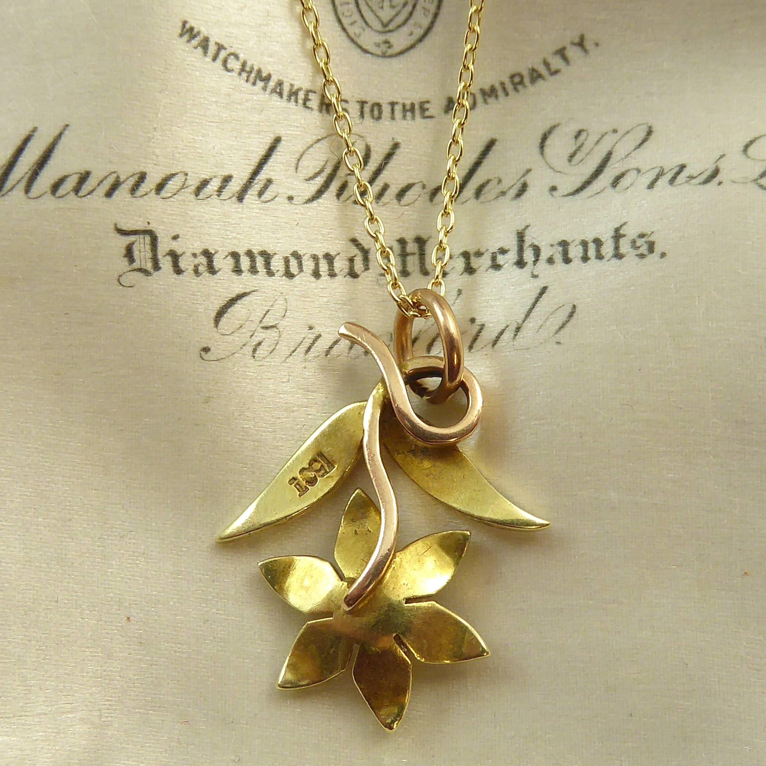 Women's Victorian 15 Carat Pearl Flower Pendant, circa 1900 on 9 Carat Gold Chain