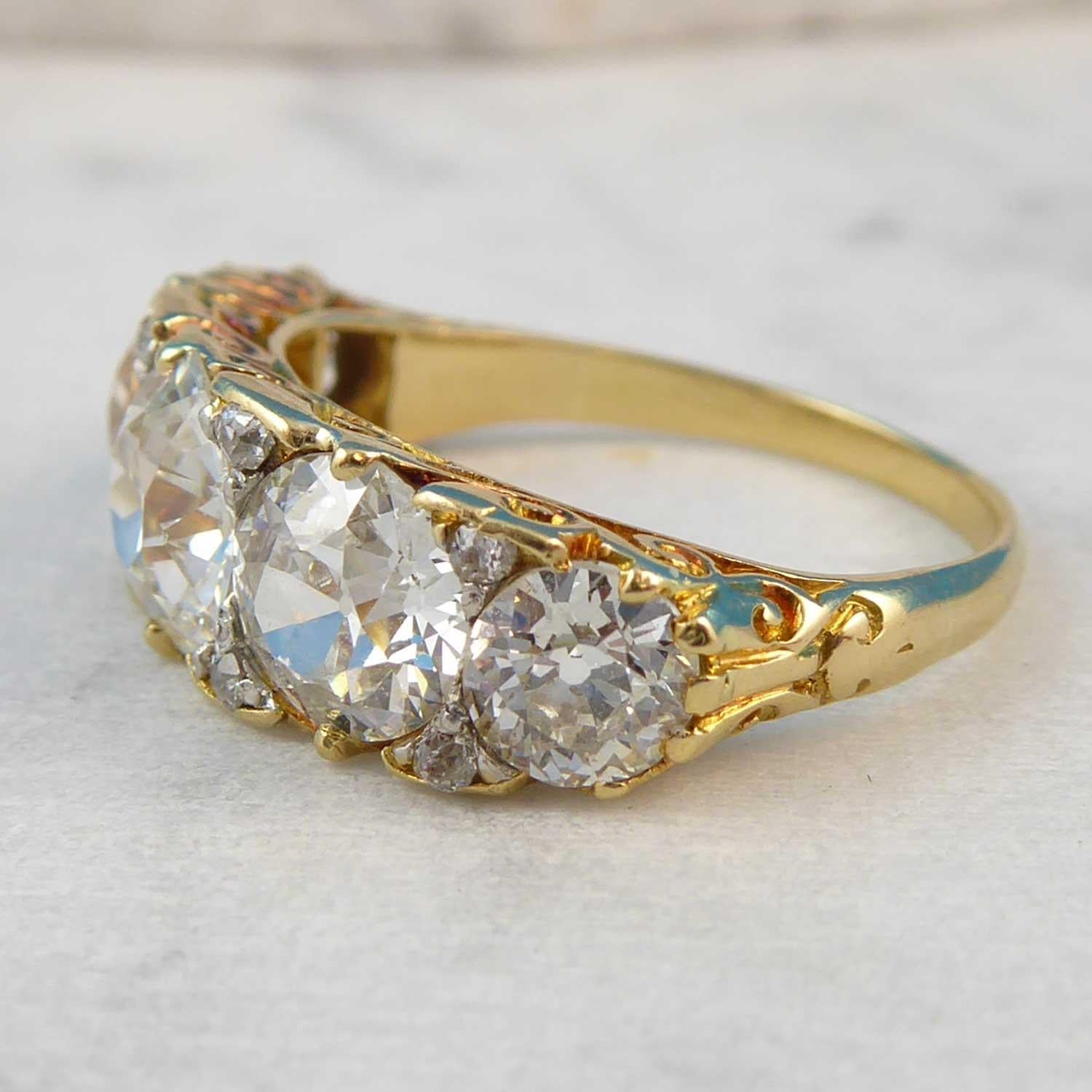Victorian 3.18 Carat Diamond Ring, Old European Cut Diamonds, circa 1890 In Good Condition In Yorkshire, West Yorkshire