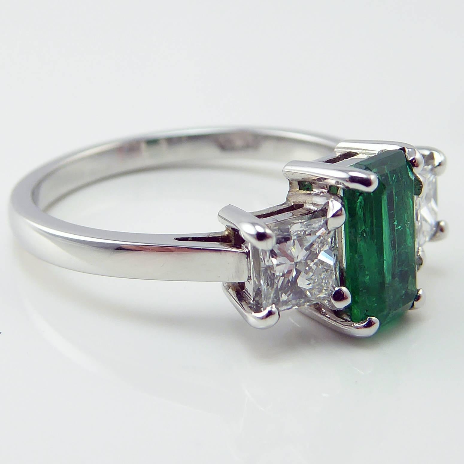 Emerald Diamond Three Stone Engagement Ring, 18 Carat White Gold, Pre-Owned In Excellent Condition In Yorkshire, West Yorkshire