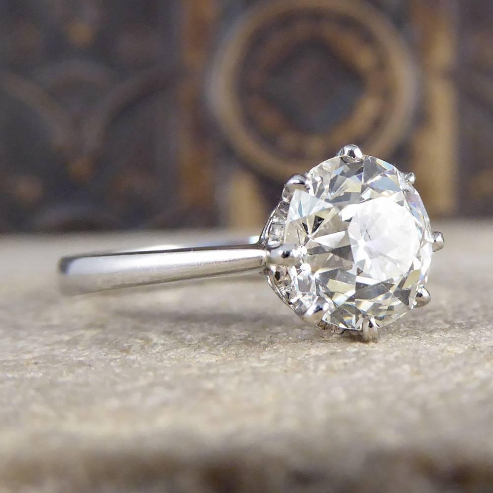 This stunning engagement ring features a single dazzling diamond weighing 1.8ct. It has been crafted in the 1930s and is set on a platinum band.

Its classic, simple design makes for a fabulous ring that looks enthralling on the finger!

Diamond