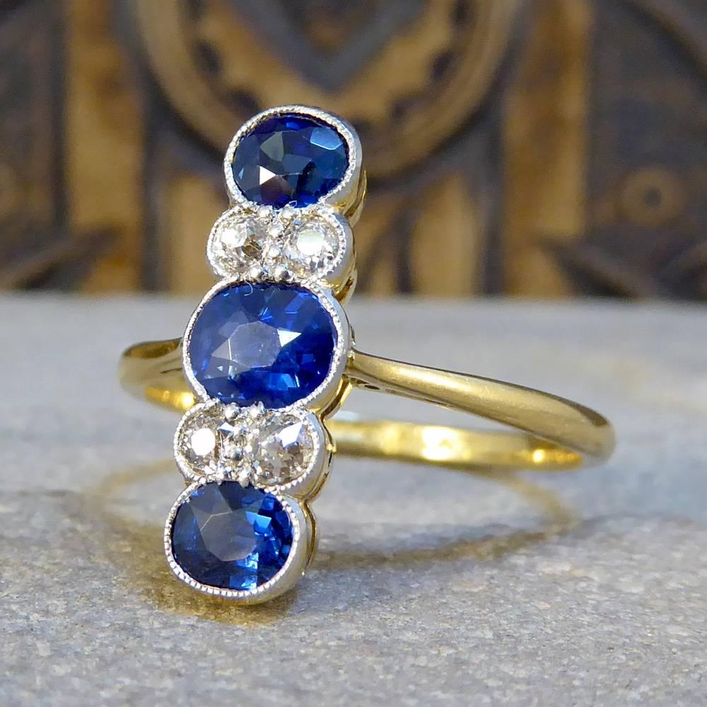 Antique Edwardian Sapphire and Diamond Vertical Seven-Stone Ring In Good Condition In Yorkshire, West Yorkshire