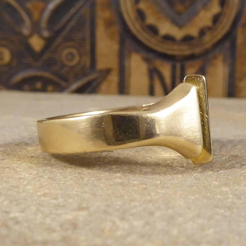 Art Deco Square Faced Signet Ring in 9 Carat Gold In Good Condition In Yorkshire, West Yorkshire