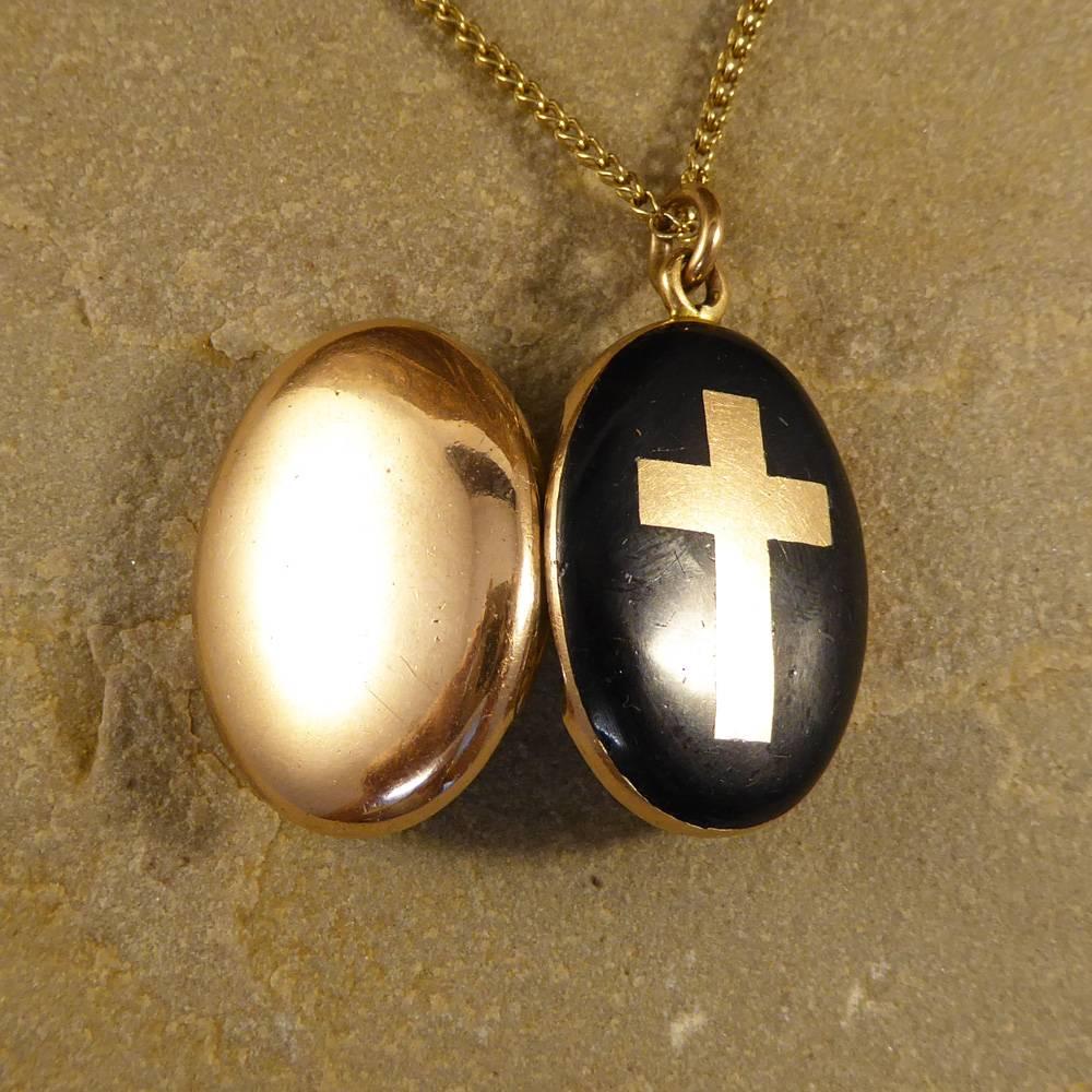 Late Victorian Cross Mourning Locket and Chain in 9 Carat Gold 1