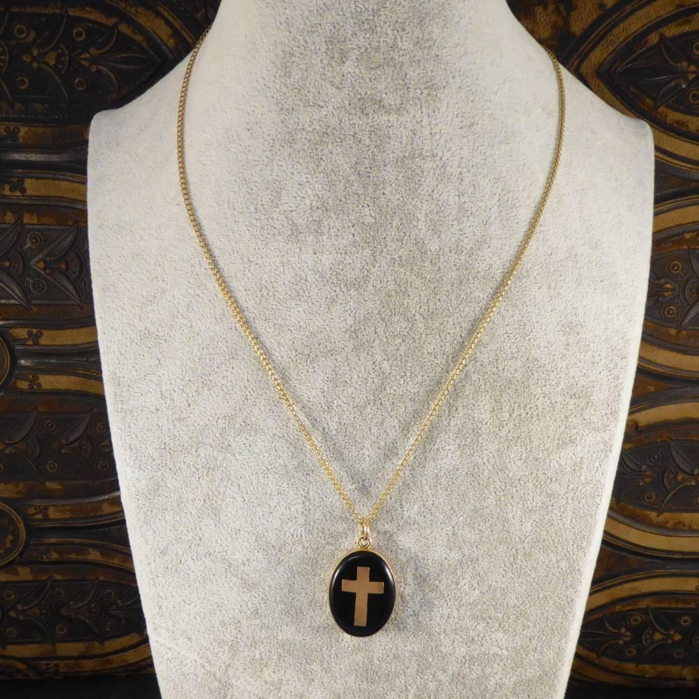 Late Victorian Cross Mourning Locket and Chain in 9 Carat Gold 3