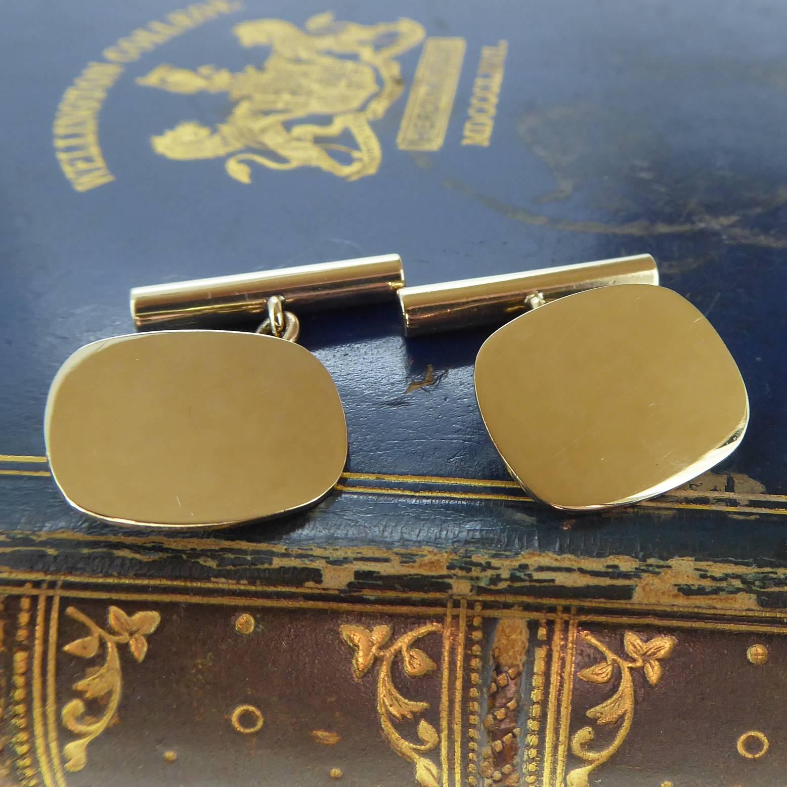 Retro style cufflinks for men in 9ct gold.  Hallmarked at the Birmingham Assay Office in 1972, the cufflinks are overall square shaped with rounded off corners.  The have a plain finish to the front and may be engraved with initials.  The toggle