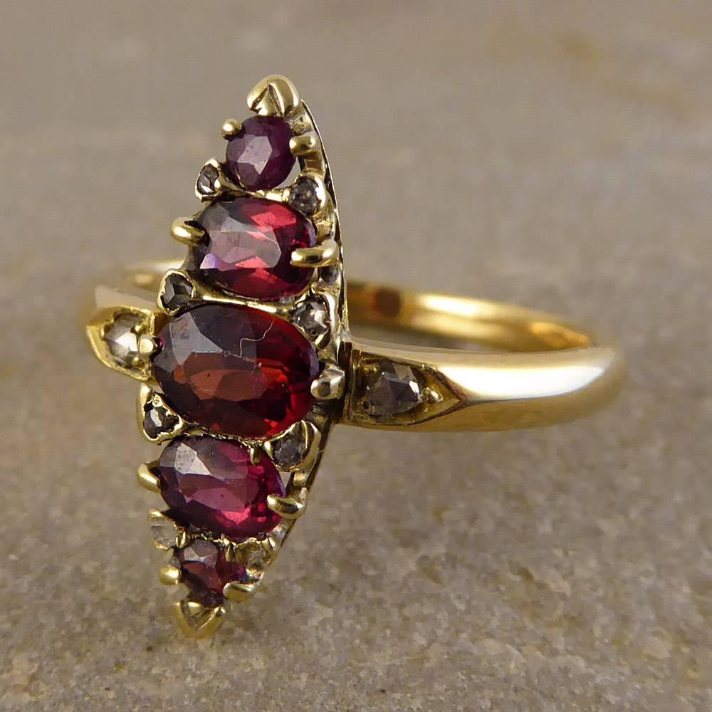 Diamond and Garnet Vintage Marquise Ring in 18 Carat Gold In Good Condition In Yorkshire, West Yorkshire