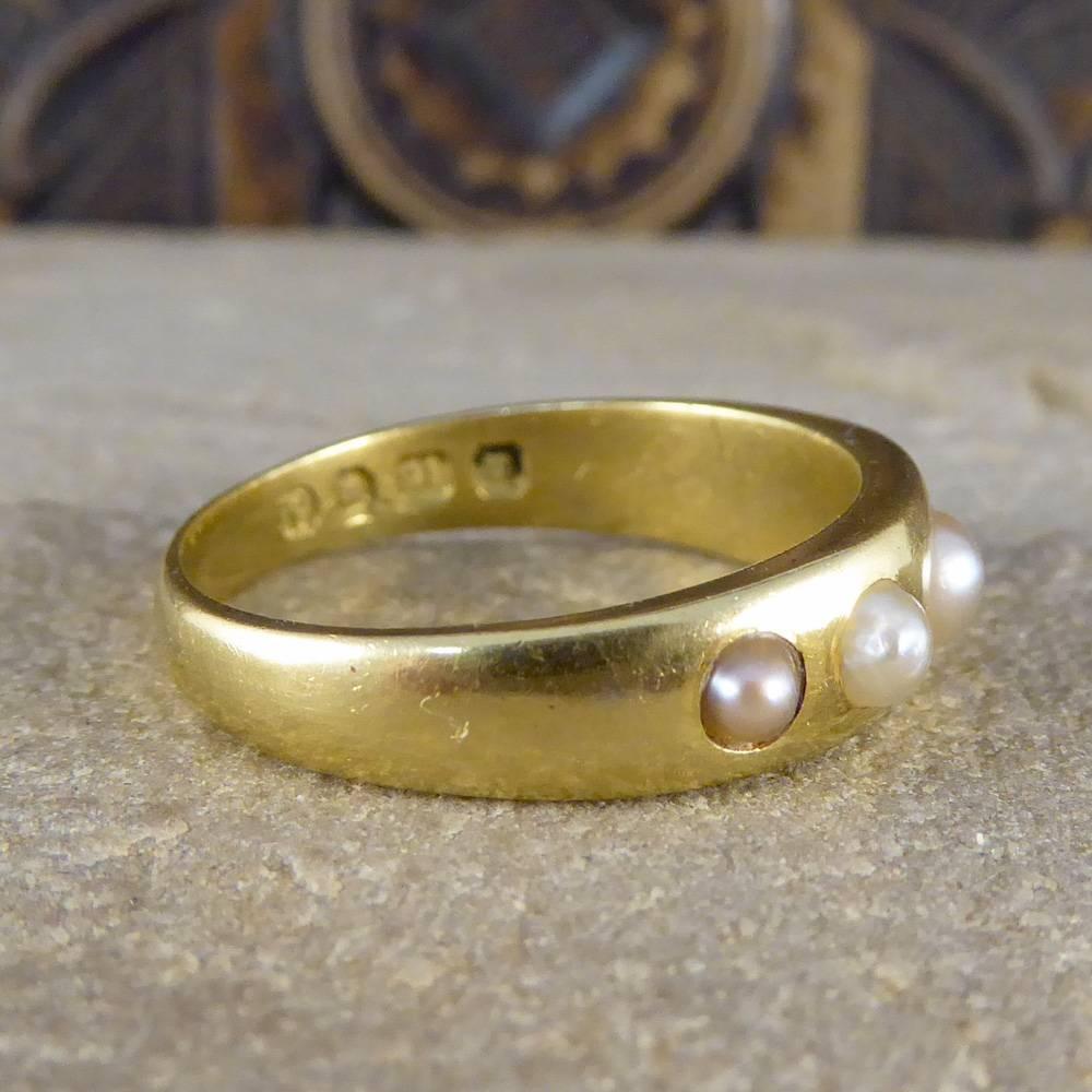 Pearl Five-Stone Antique Victorian Ring in 18 Carat Gold In Good Condition In Yorkshire, West Yorkshire
