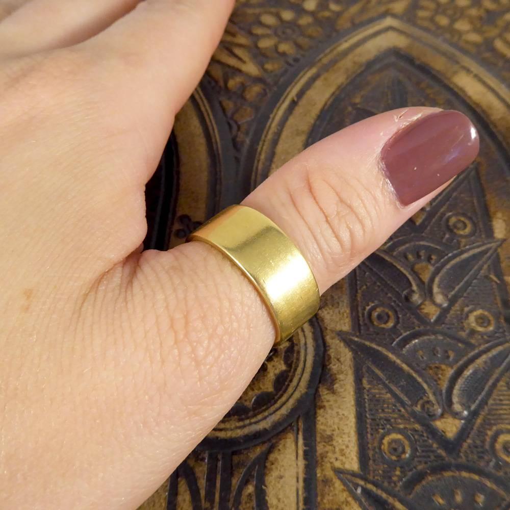 Women's or Men's Antique Art Deco 18 Carat Gold Wedding Band Ring