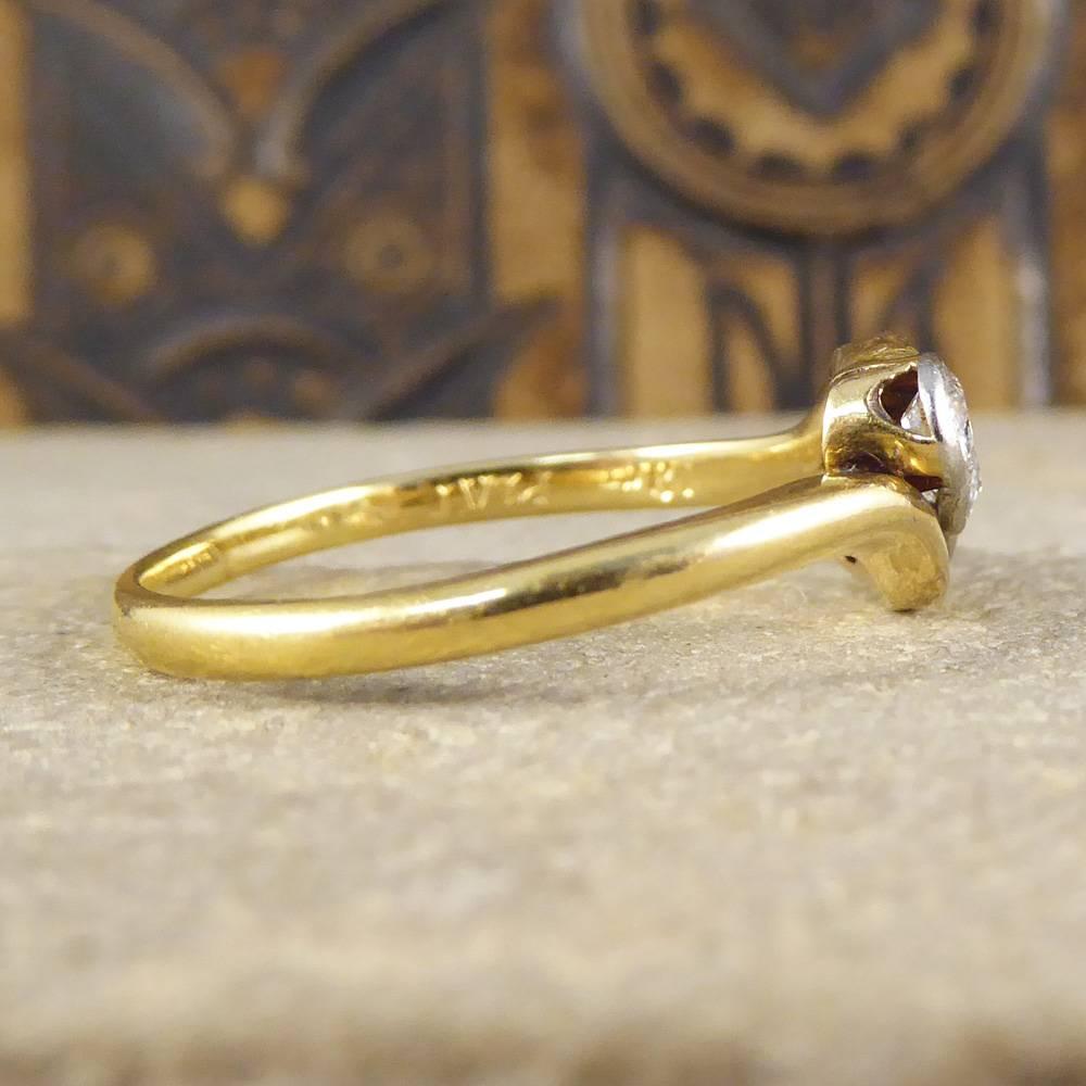 Antique Edwardian Diamond Three-Stone Twist 18 Carat Gold and Platinum Ring In Good Condition In Yorkshire, West Yorkshire