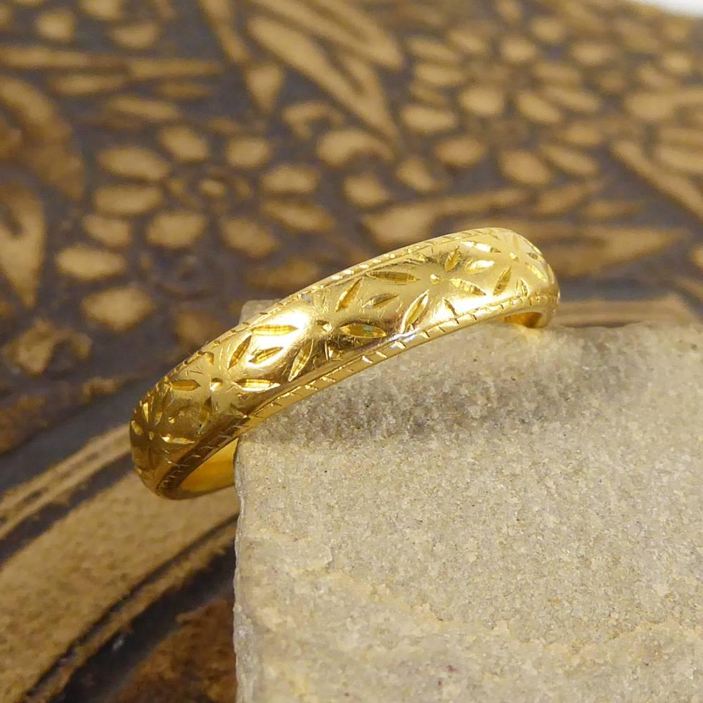 This really beautiful Gold wedding band made in Birmingham, England 1922 and has very clear hallmarks. Crafted from 22ct Yellow Gold with a stunning detail going the full way round the ring, it would make the perfect Wedding Band for any man or