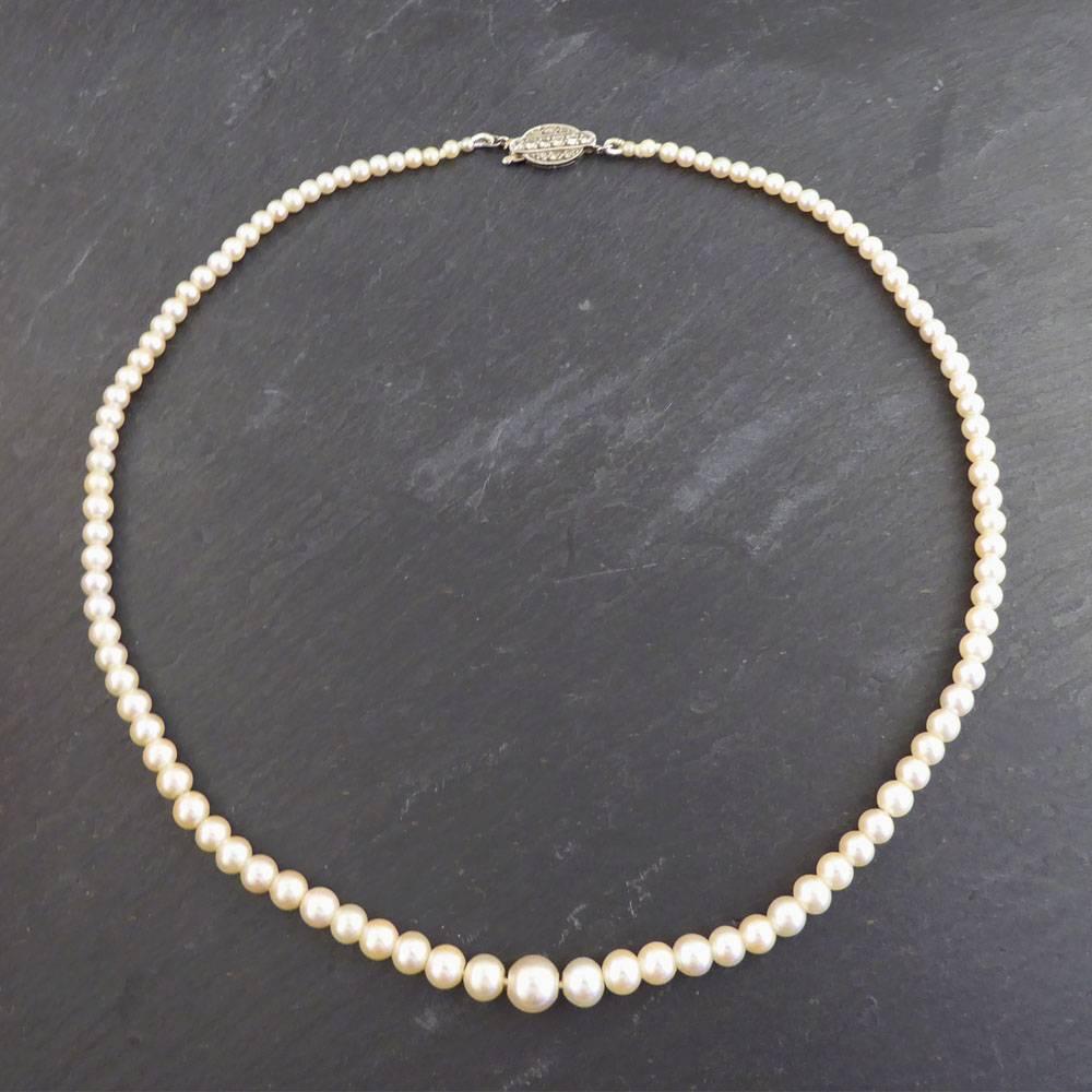 This Art Deco Necklace features a string of graduating Pearls with a stunning diamond clasp set in Platinum. A wonderfully classic design, great for an occasion!

Condition: Very Good, slightest signs of wear due to age and use

Defects: None

Date