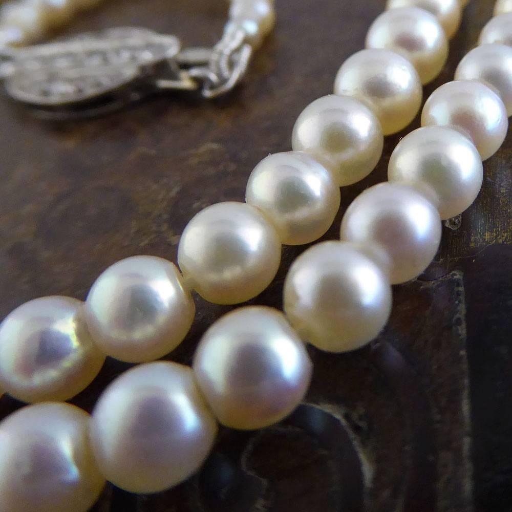 Art Deco Diamond Clasp Platinum Pearl Necklace In Good Condition In Yorkshire, West Yorkshire
