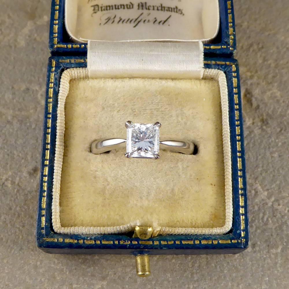 Princess Cut 1 Carat Diamond Solitaire Ring Set in 18 Carat White Gold 3